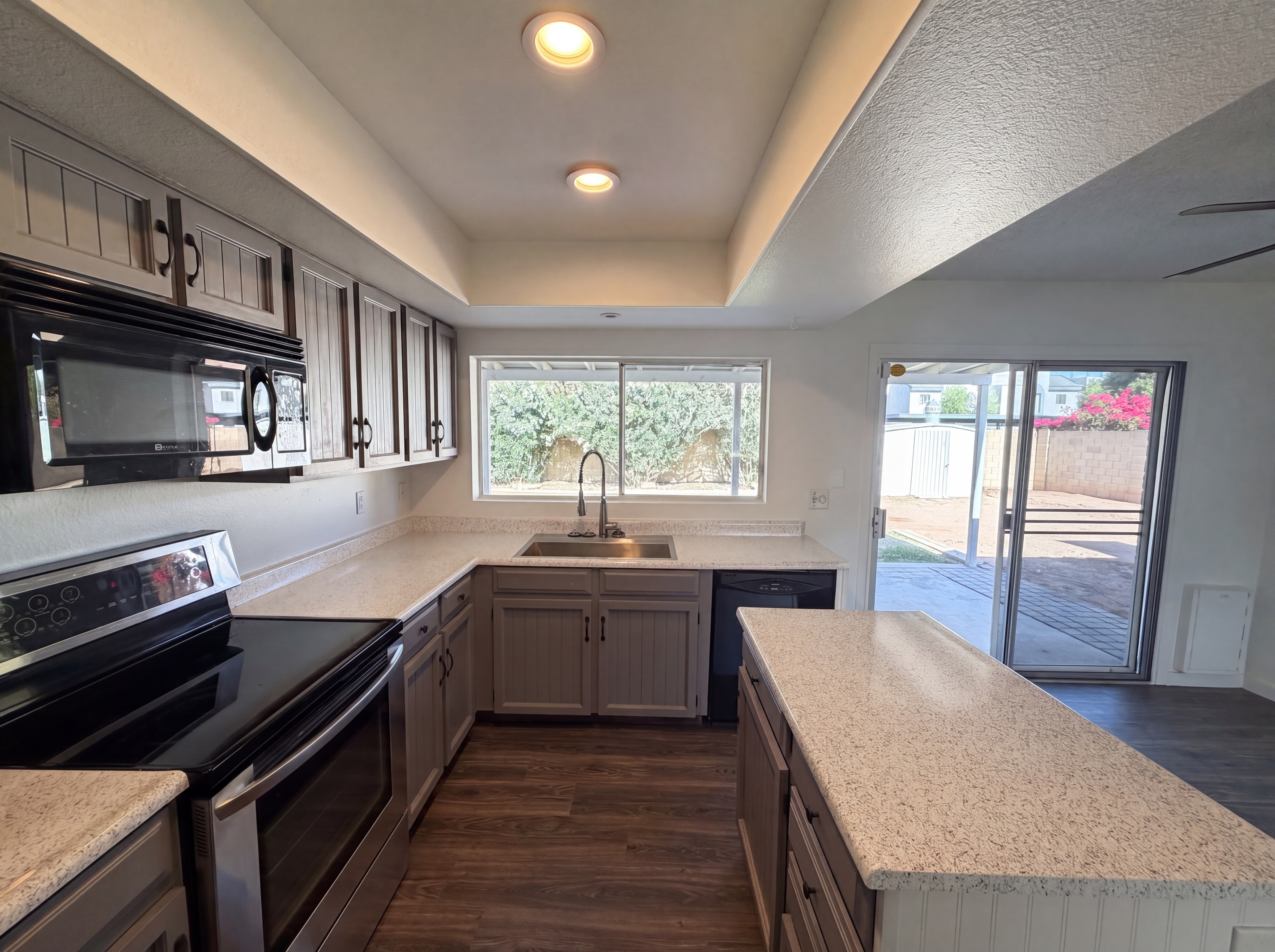 Photo 16 of 21 of 12028 N 41st Dr, Phoenix, AZ