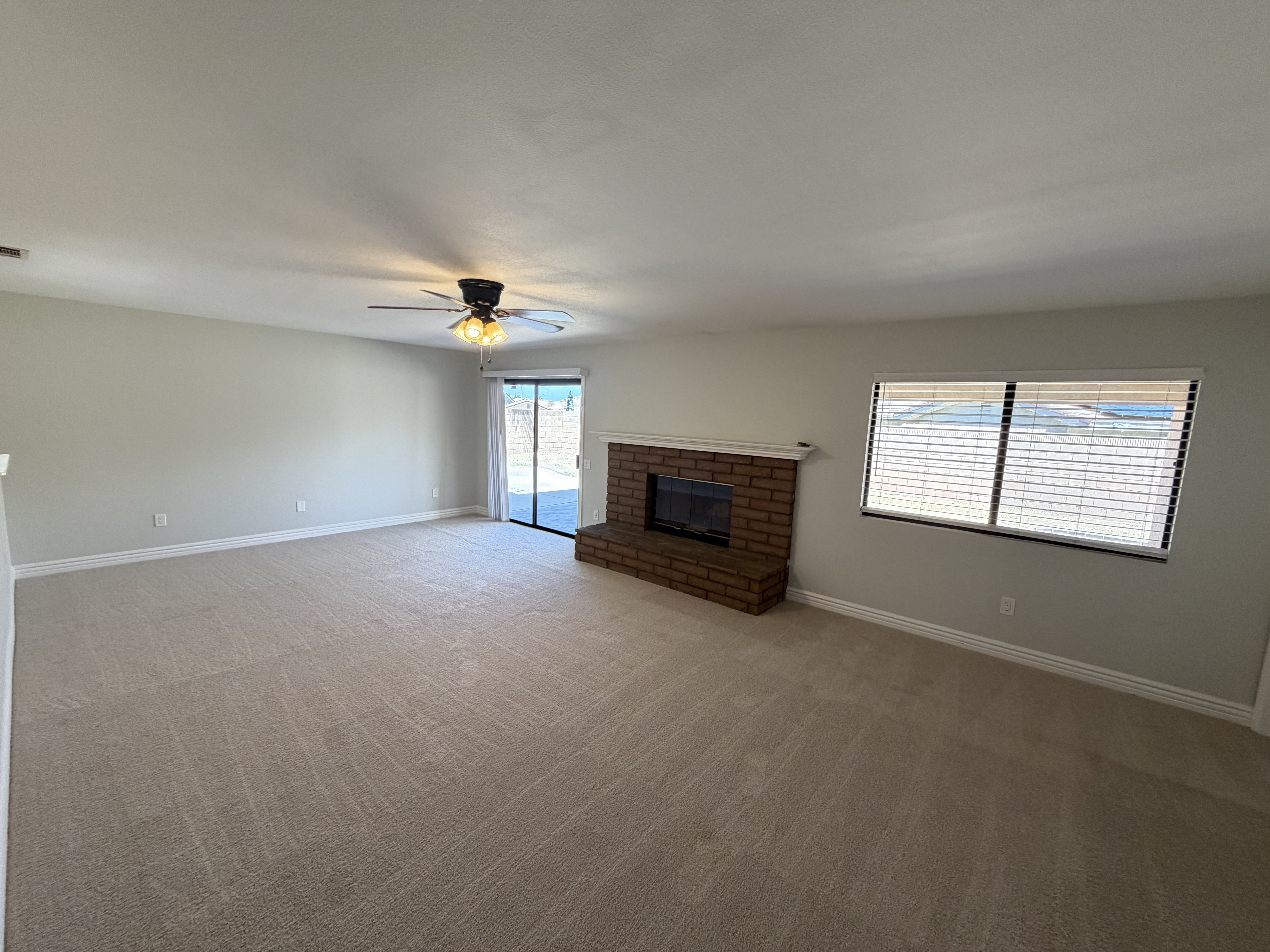 Photo 3 of 24 of 4380 Flightwood Cir, Hemet, CA
