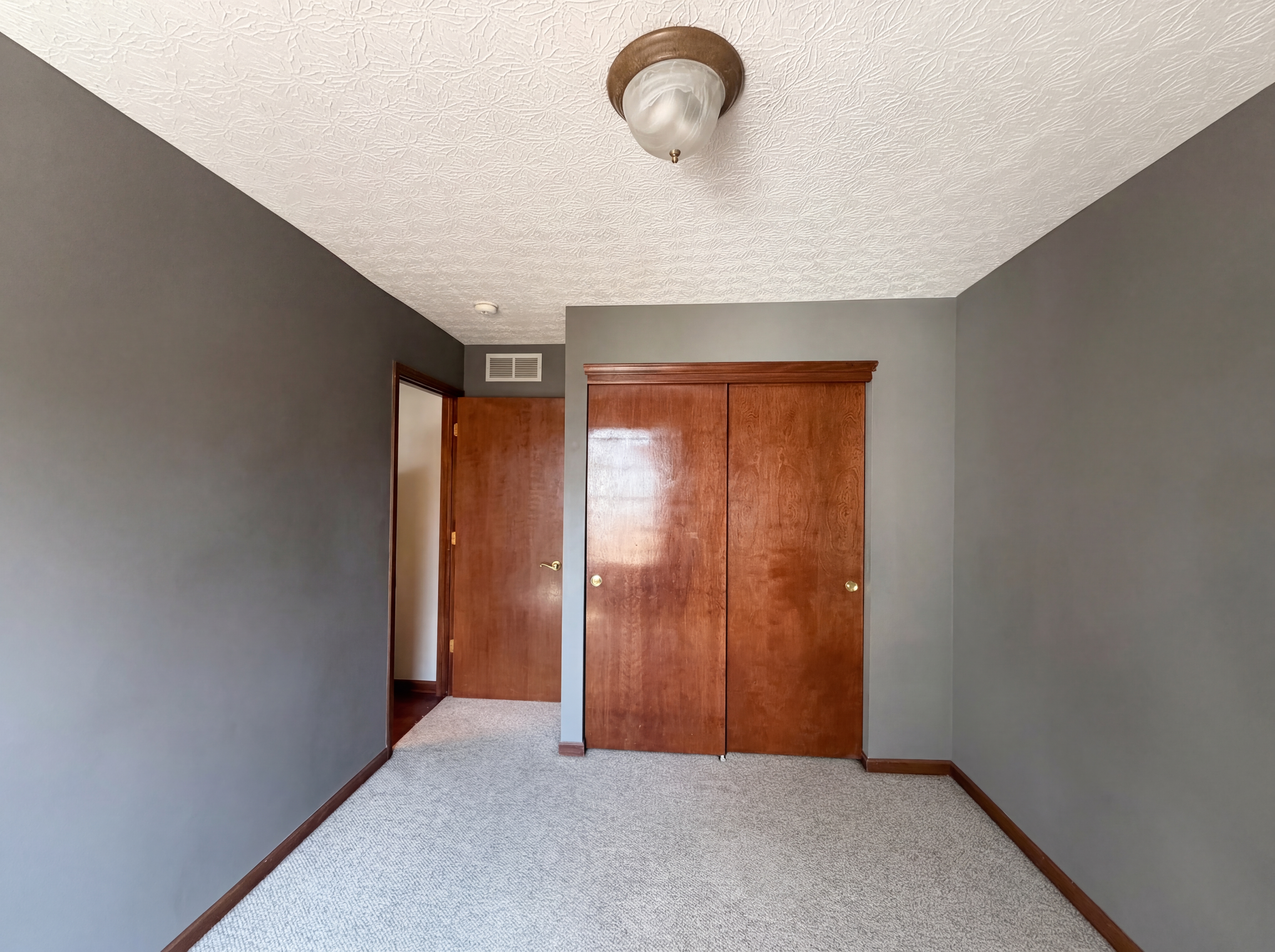 Photo 11 of 25 of 3373 Brook Spring Dr, Grove City, OH