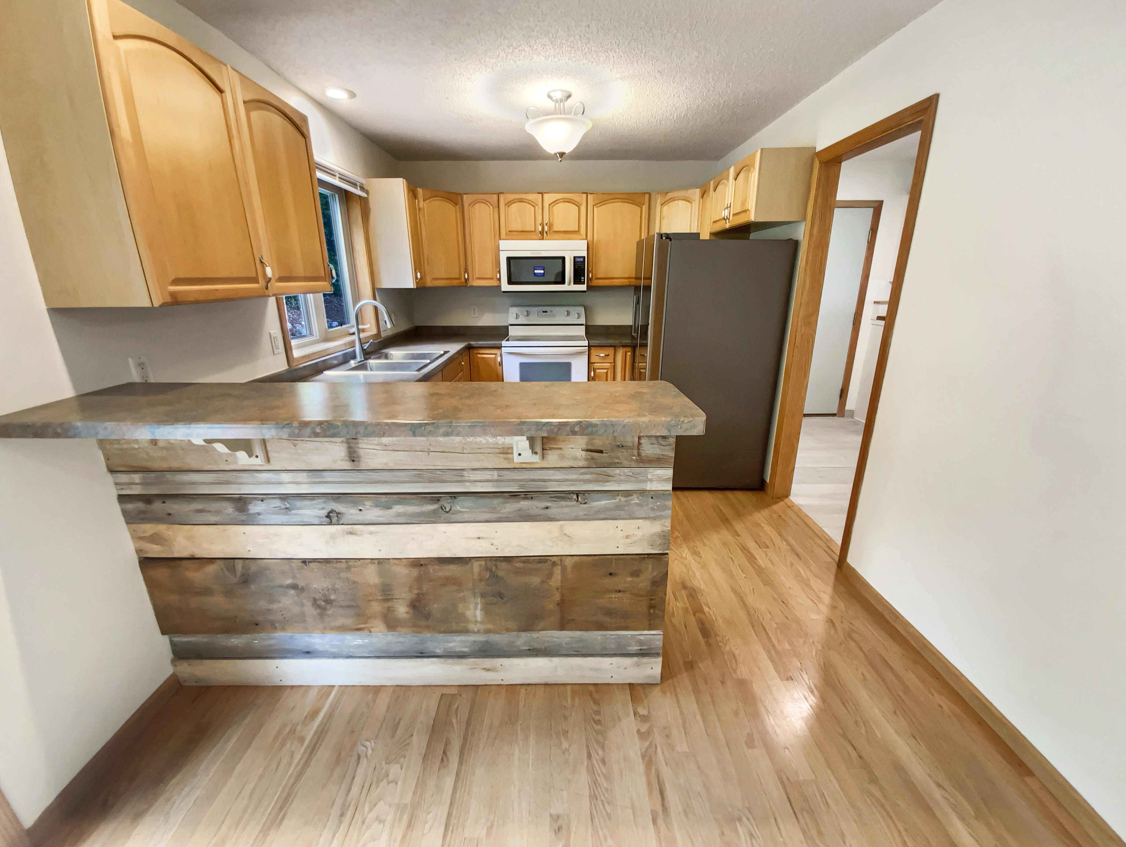 Photo 10 of 23 of 3017 Rainier Ct, Burnsville, MN
