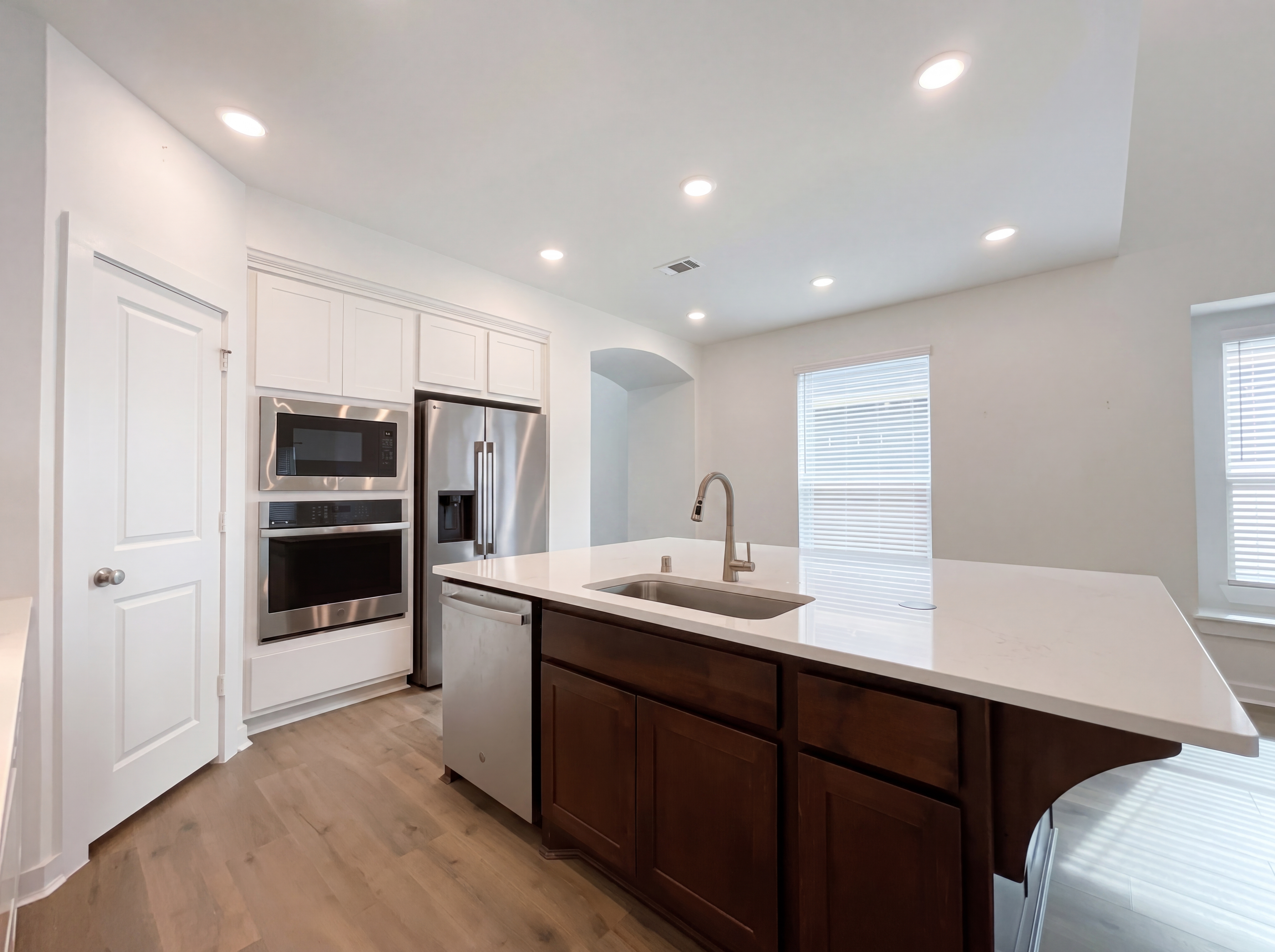 Photo 10 of 19 of 118 Neches Nook Ct, Conroe, TX