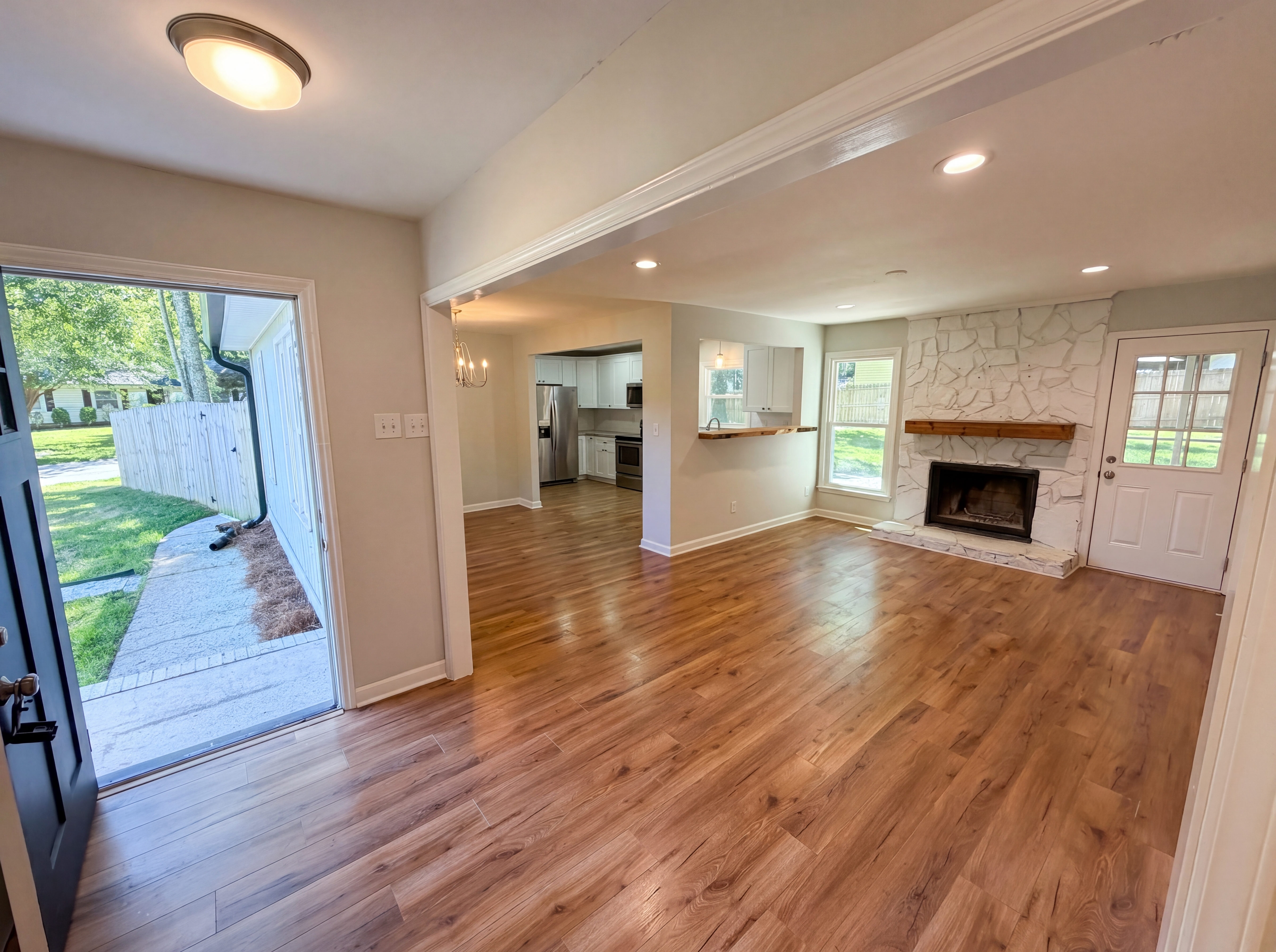 Photo 3 of 24 of 4554 Strangford Ave, Charlotte, NC