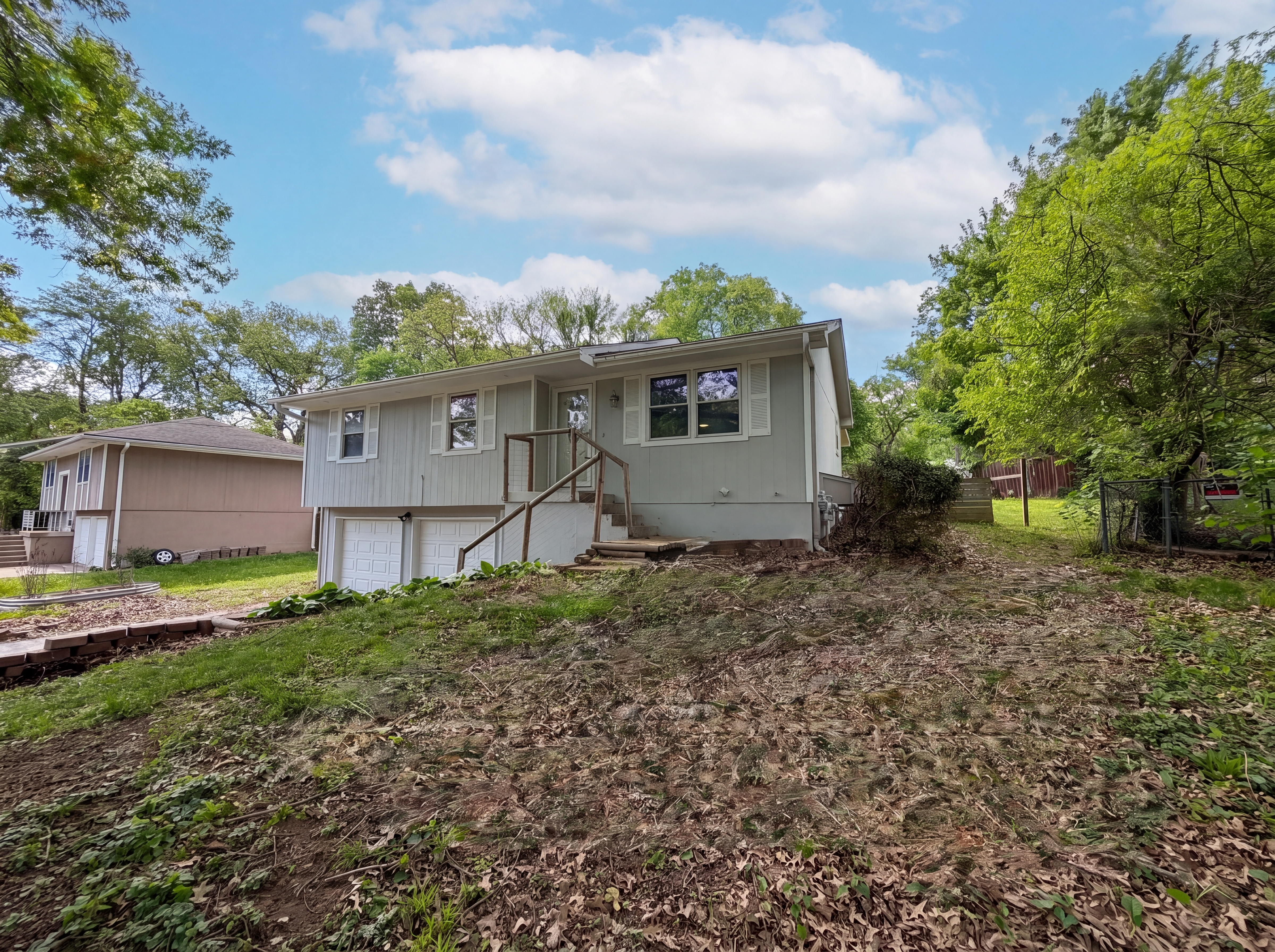 Photo 14 of 19 of 2808 NE 39th St, Kansas City, MO