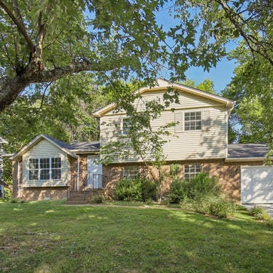 Property photo 1 of 5148 Roxborough Dr