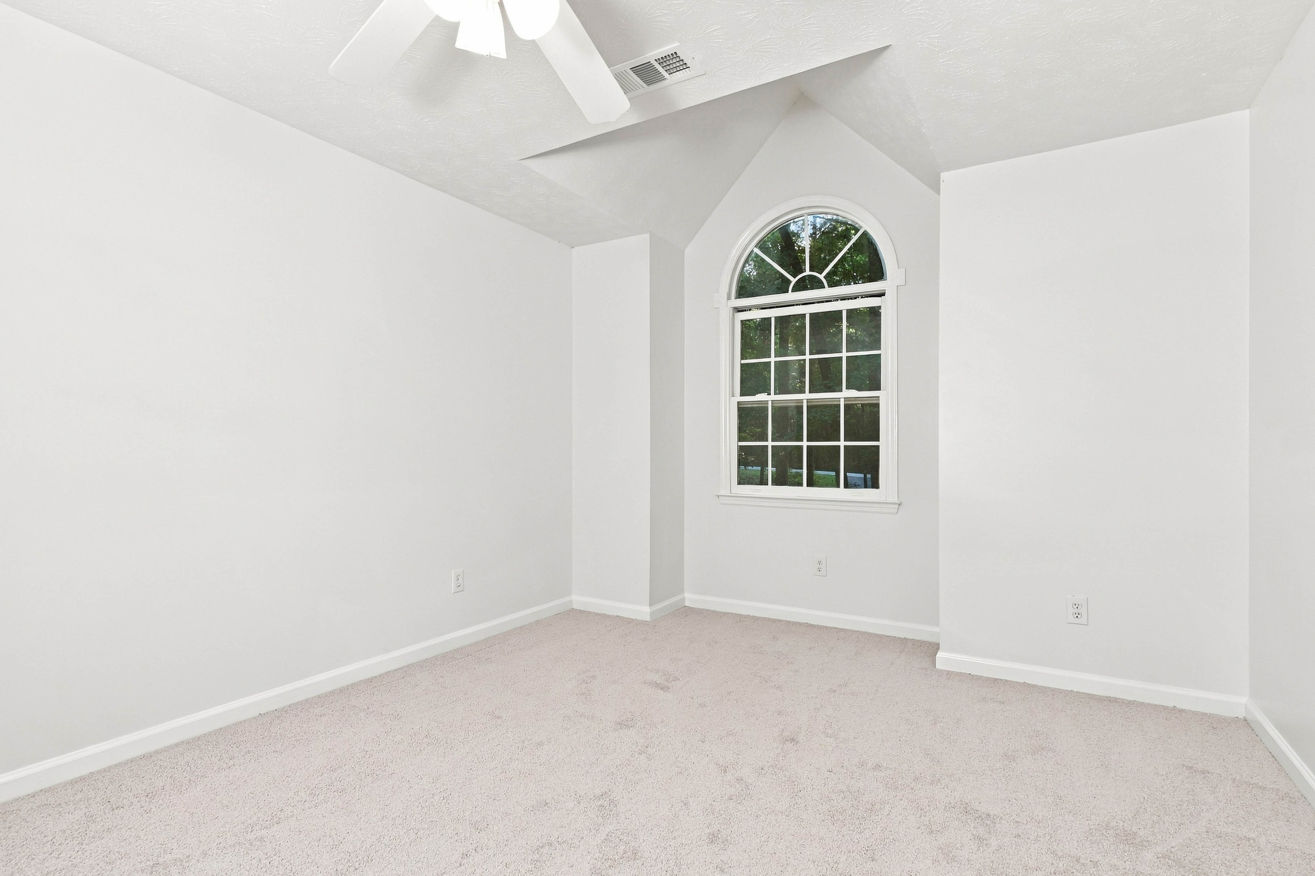 Photo 12 of 21 of 1842 Plantation Creek Rd, Fortson, GA