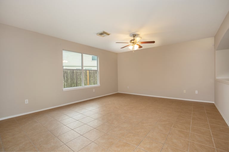 Photo 7 of 17 - 8410 Macow Ct, Rosharon, TX 77583