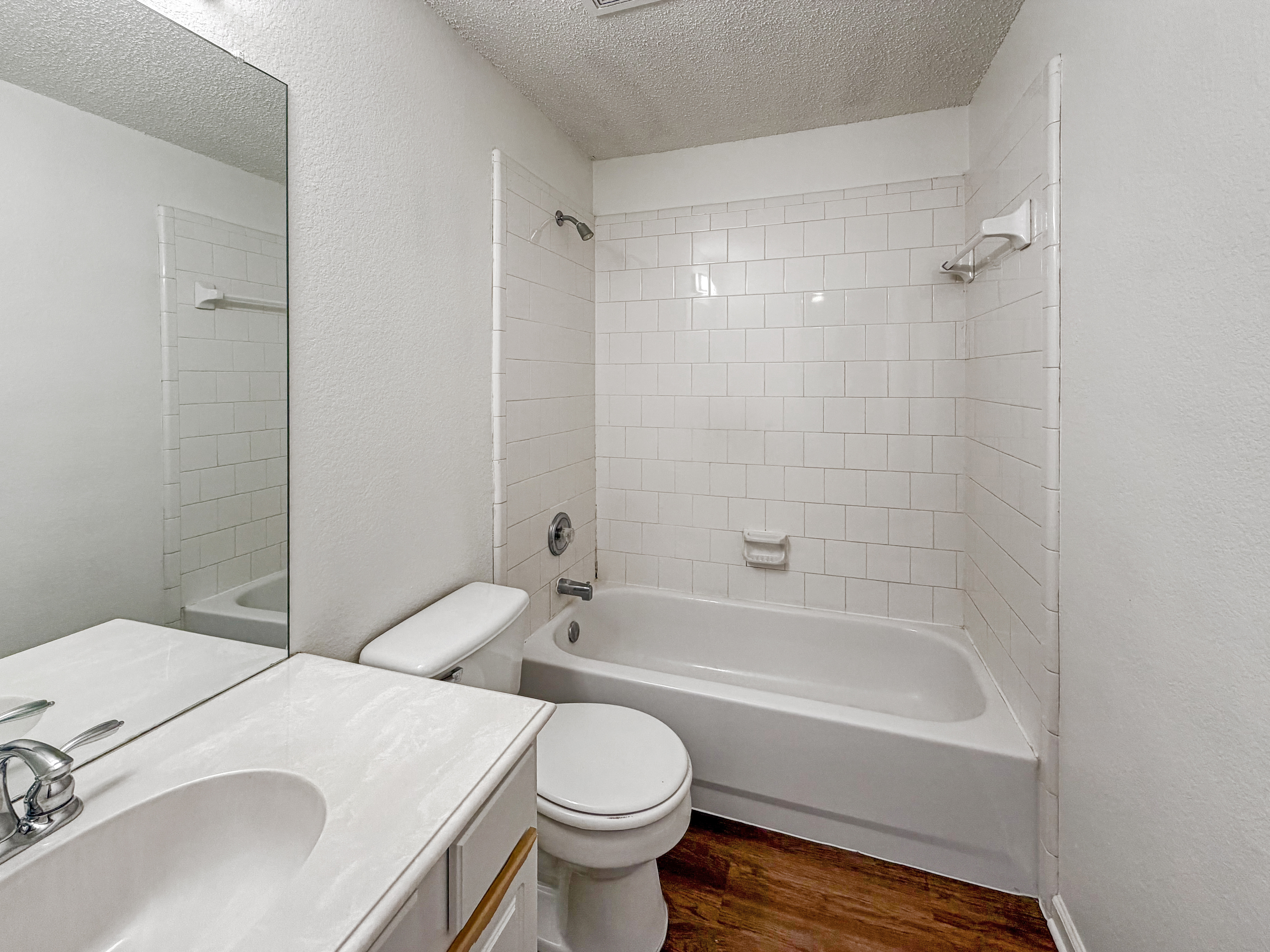 Photo 6 of 16 of 2516 Fairway View Dr, Burleson, TX