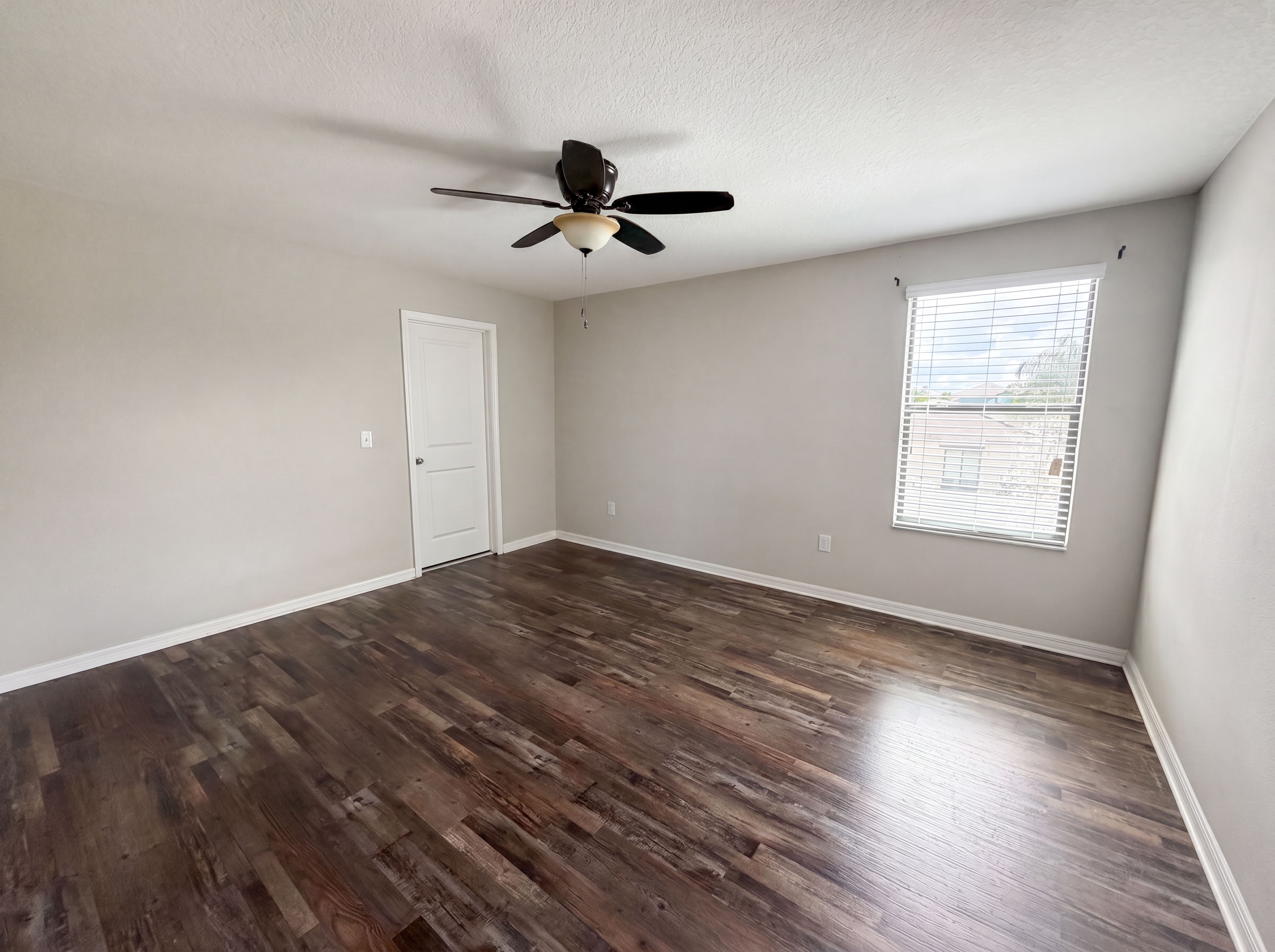 Photo 8 of 16 of 11126 Hudson Hills Ln, Riverview, FL