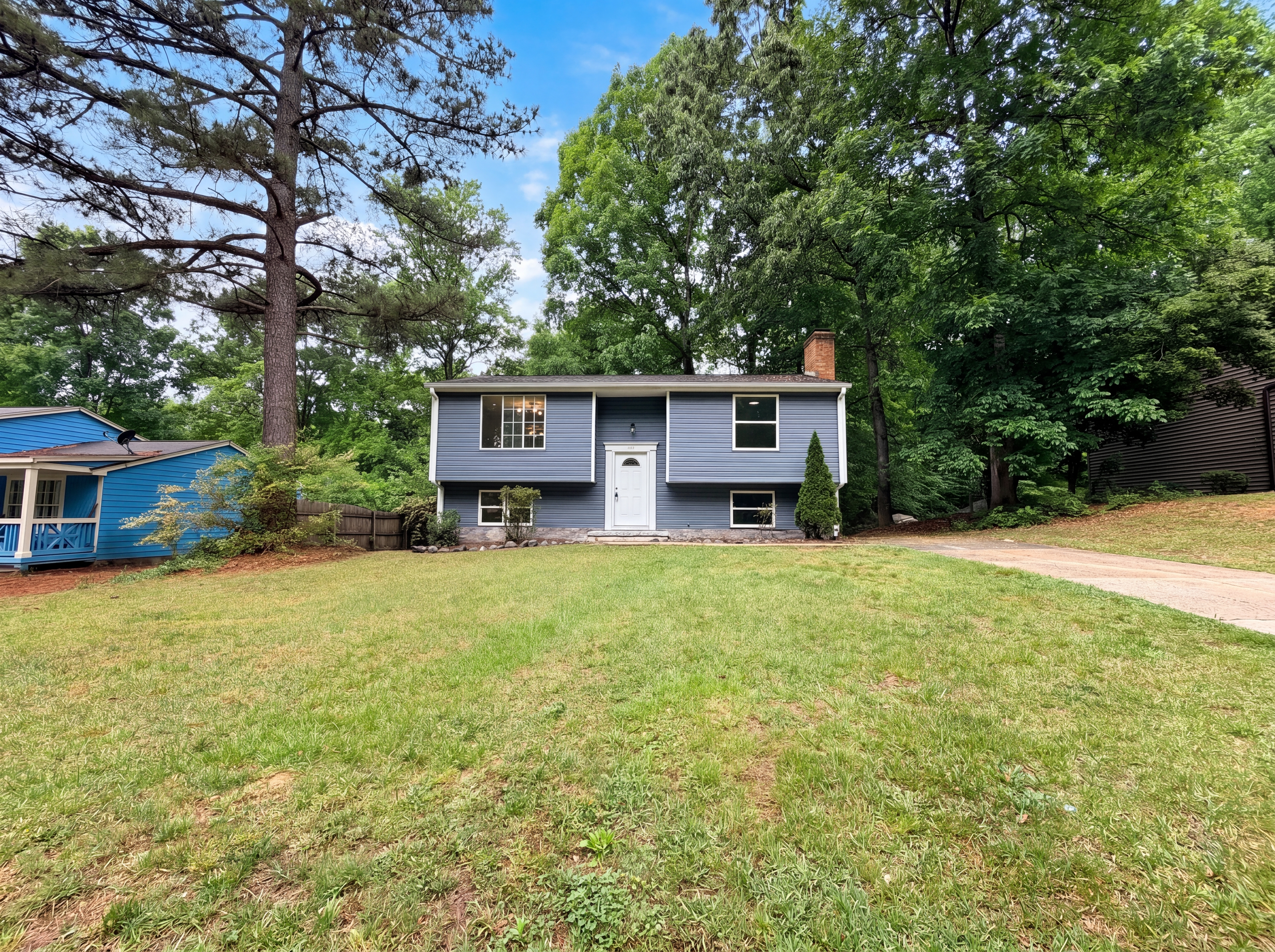 Photo 16 of 20 of 8435 Othello Pl, Charlotte, NC