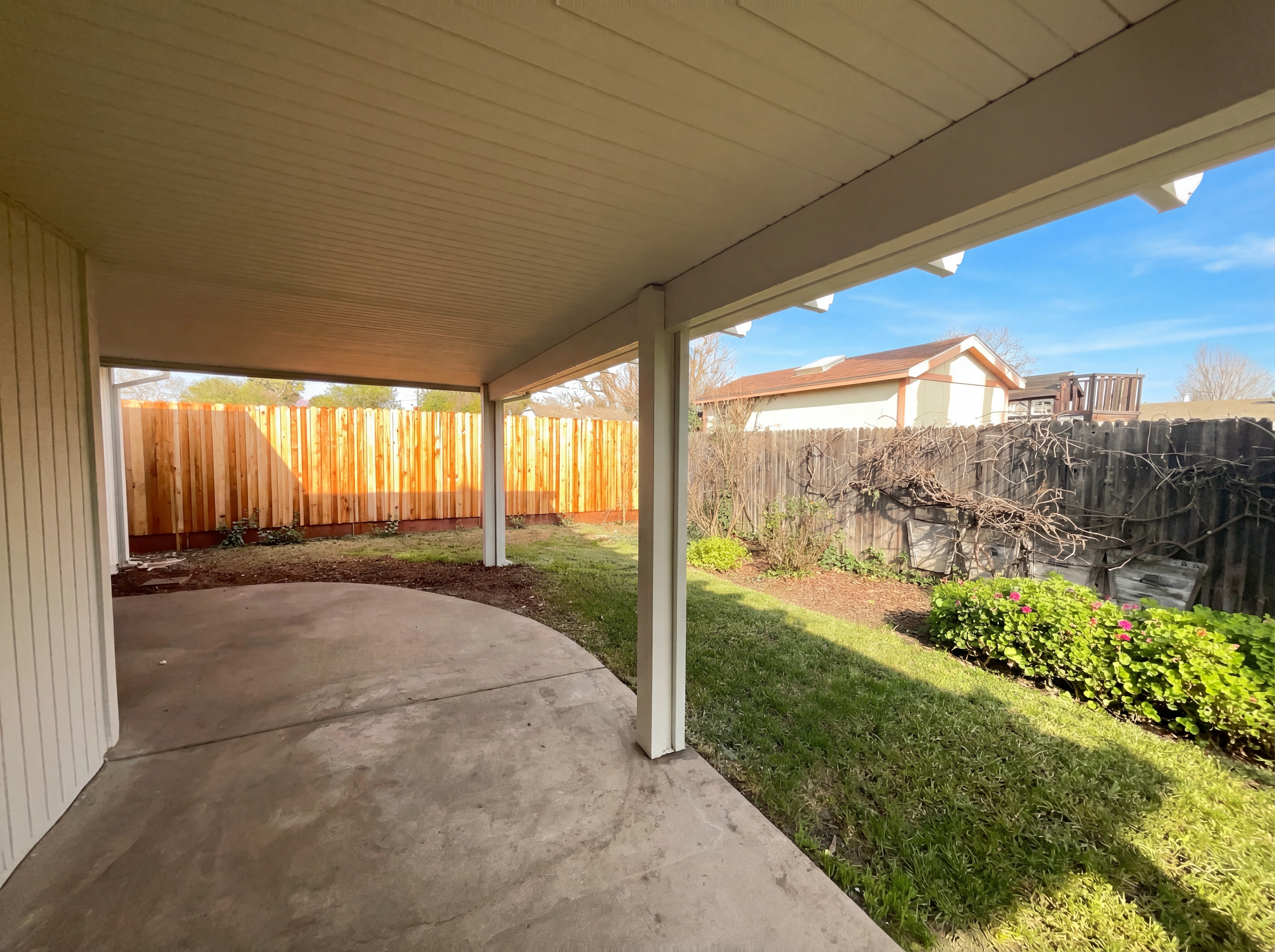 Photo 9 of 28 of 4744 Ponderay Ln, Sacramento, CA