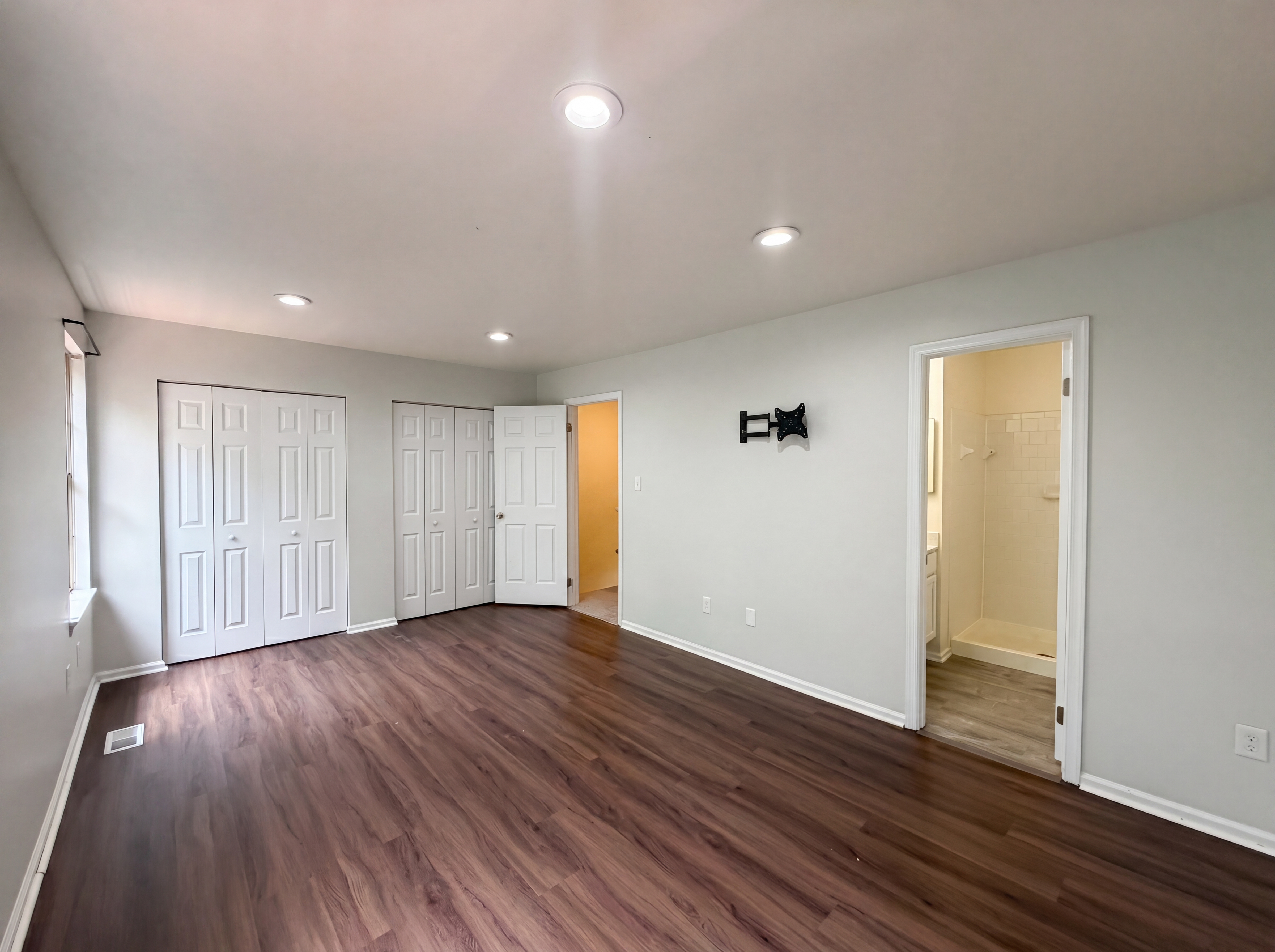 Photo 4 of 53 of 8641 Centerton Ln, Manassas, VA