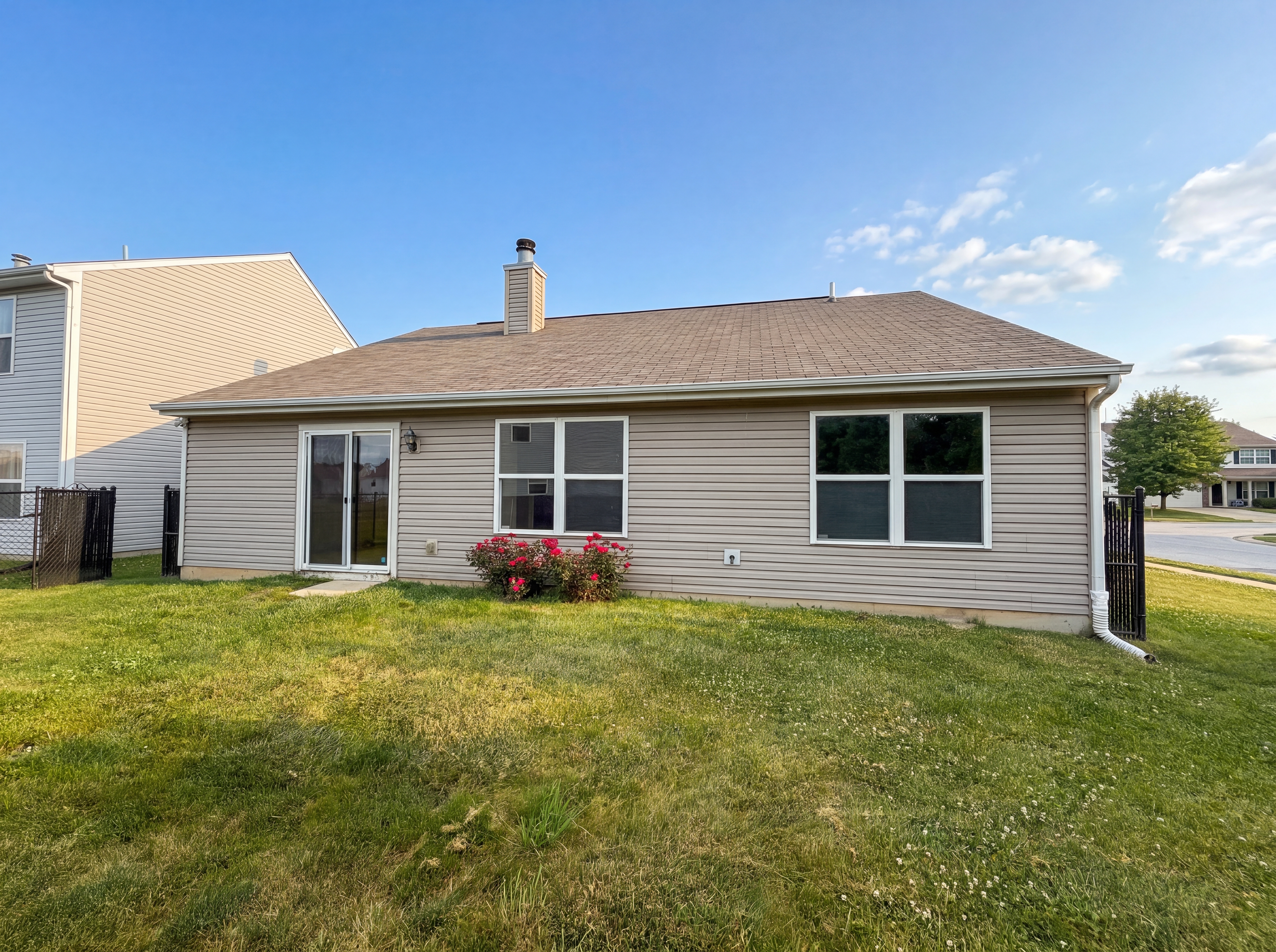 Photo 5 of 17 of 8369 Sotheby Dr, Indianapolis, IN