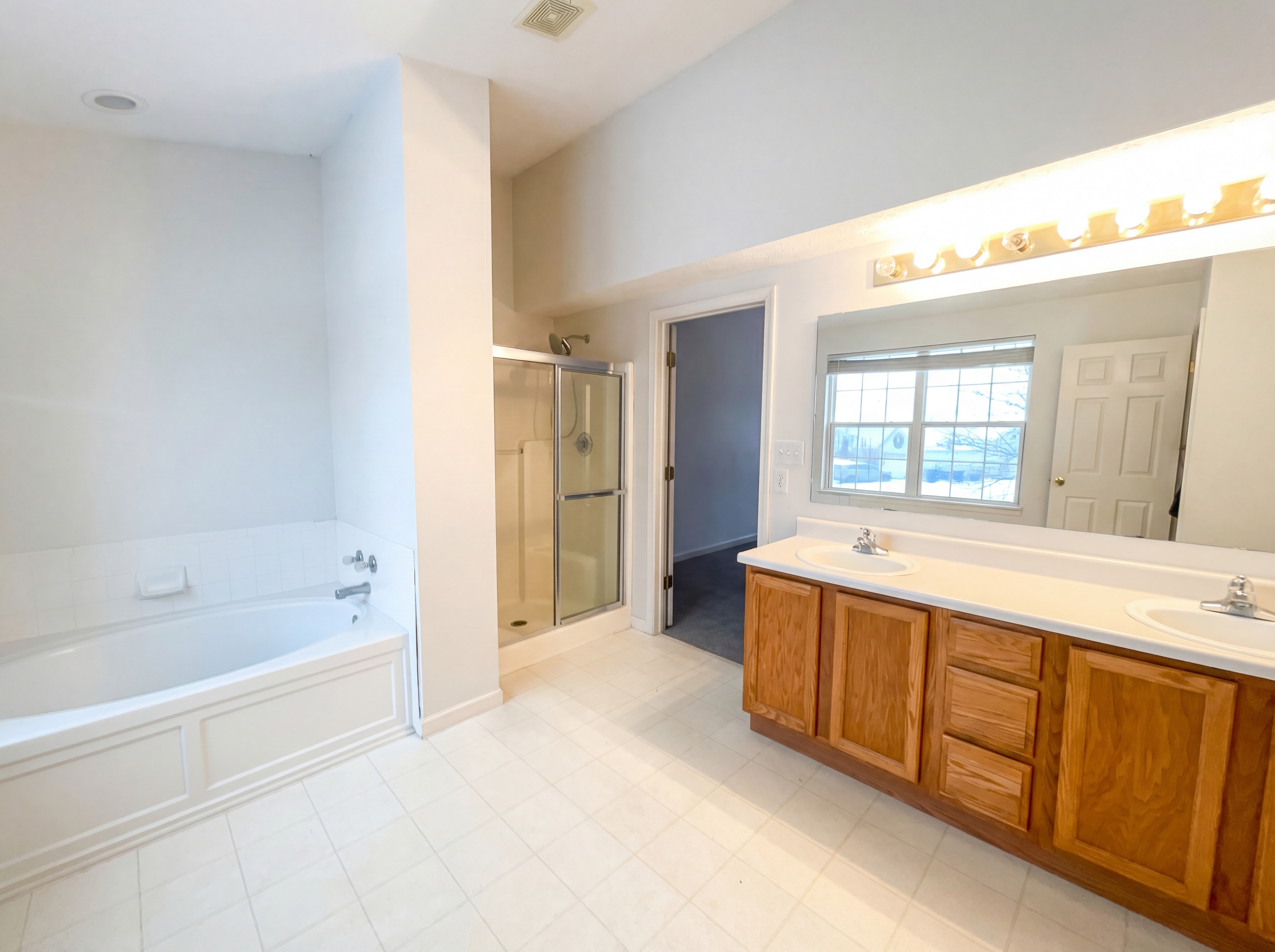Photo 13 of 20 of 5259 Baysdon Cir, Indianapolis, IN
