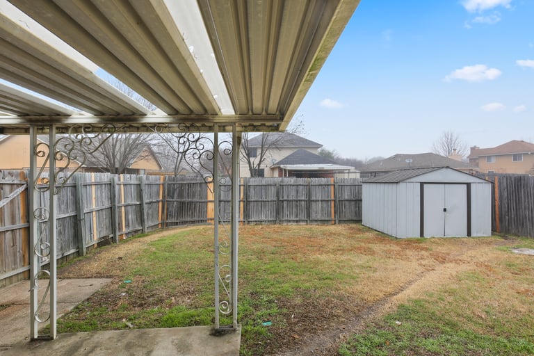 Photo 26 of 26 - 1113 Rosewood Ln, Lancaster, TX 75146