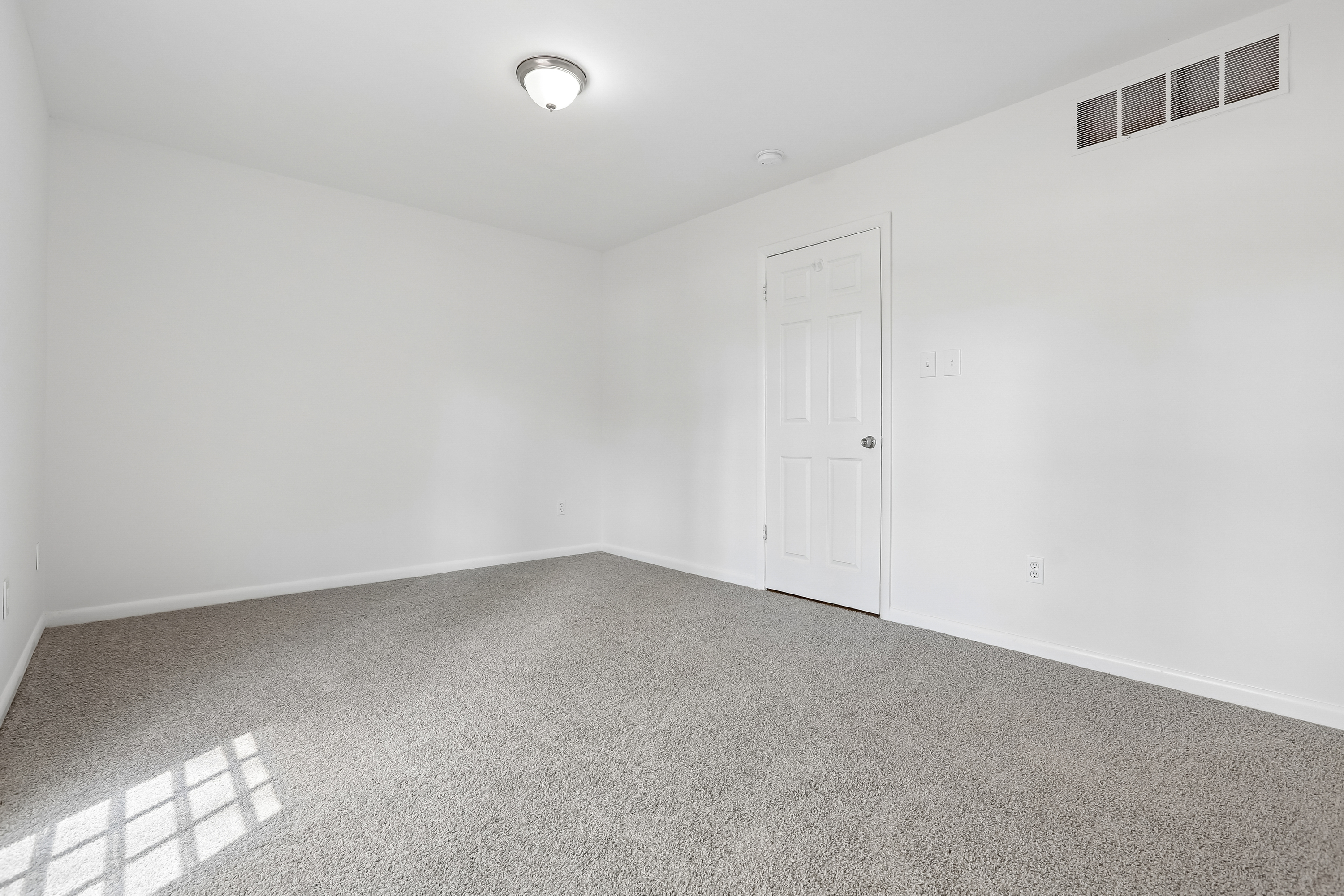 Photo 11 of 40 of 7736 Woodlawn Ave, Pasadena, MD