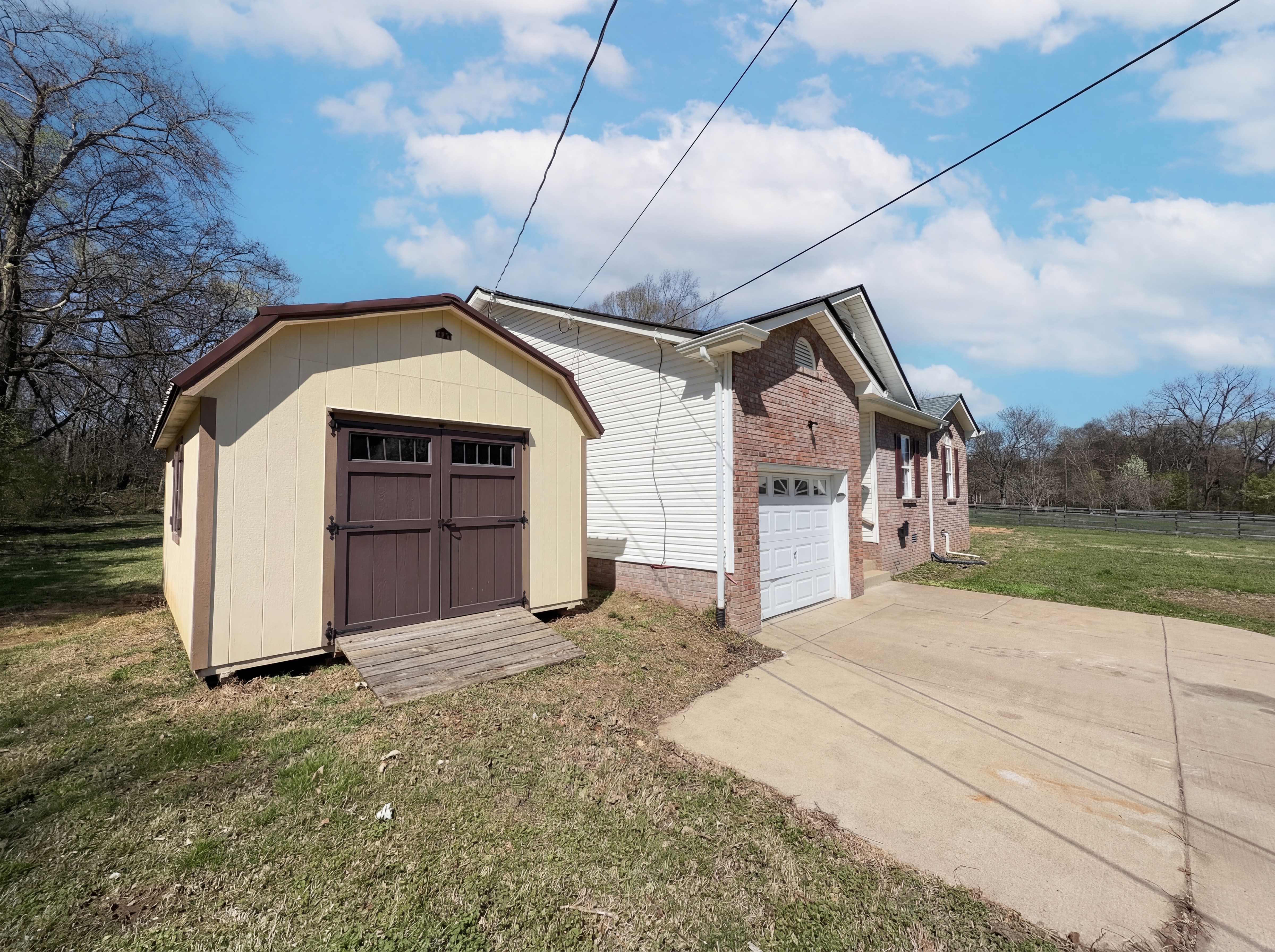 Photo 8 of 15 of 1690 Sparkleberry Dr, Clarksville, TN