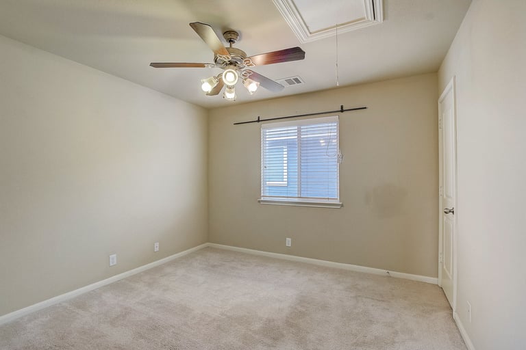Photo 29 of 33 - 904 Alamo Plaza Dr, Cedar Park, TX 78613