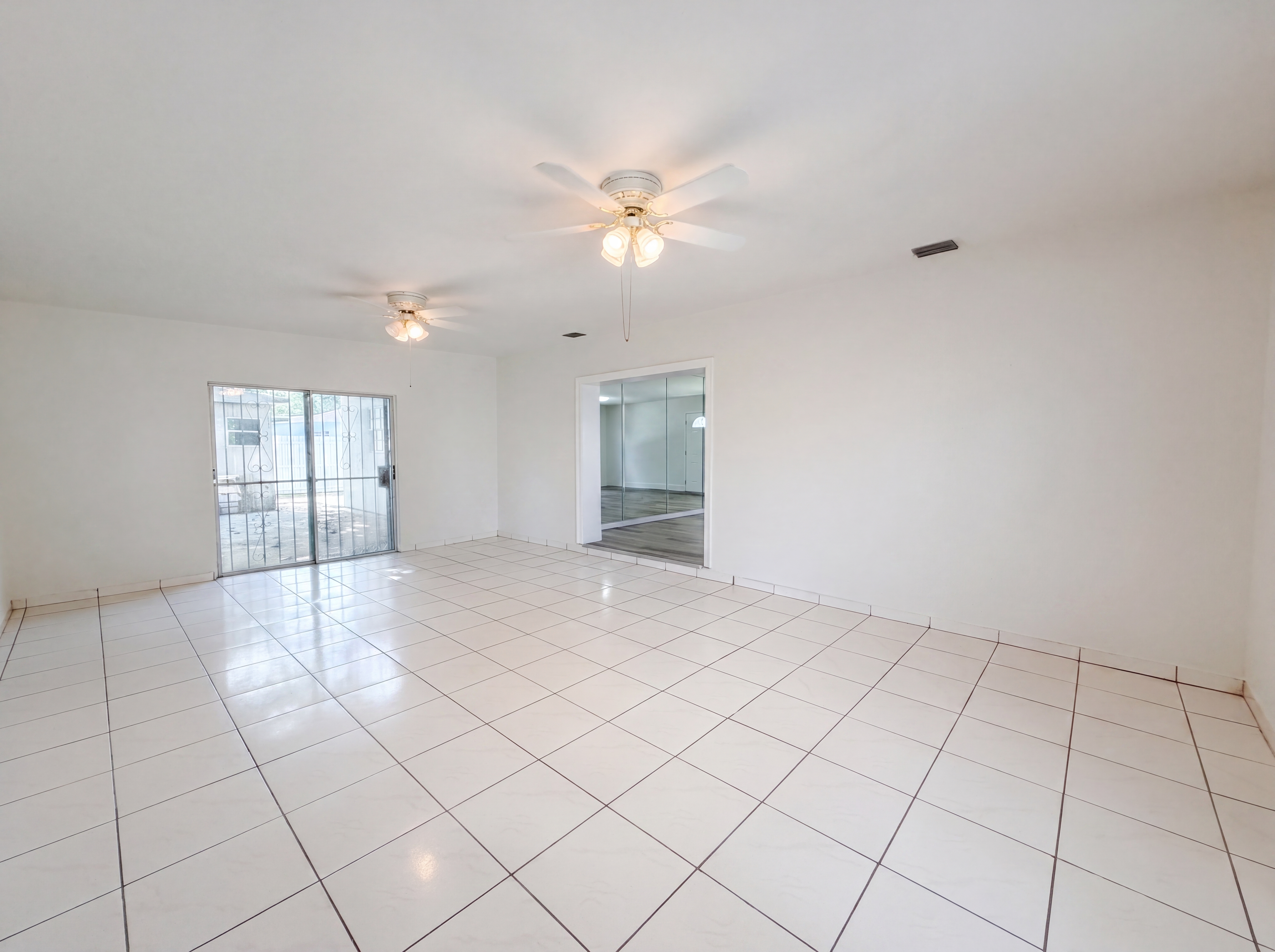 Photo 8 of 20 of 4403 NW 202nd St, Miami Gardens, FL