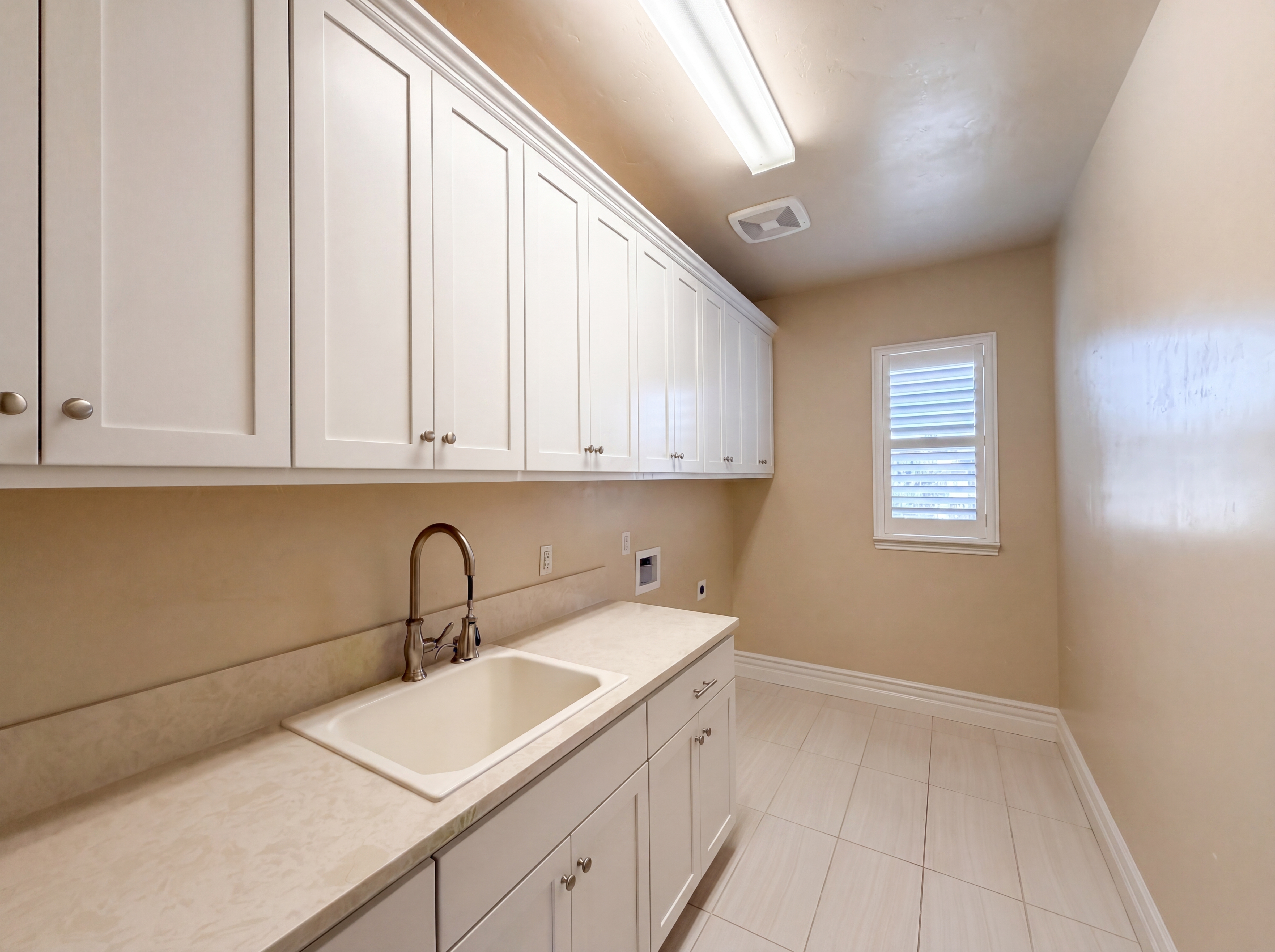 Photo 34 of 36 of 5601 Lakepointe Dr, Rocklin, CA