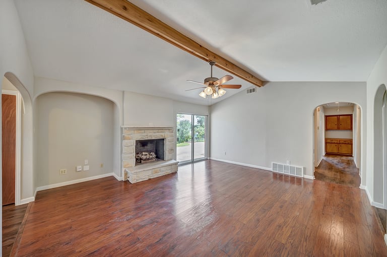 Photo 12 of 29 - 429 Kathy Dr, Desoto, TX 75115