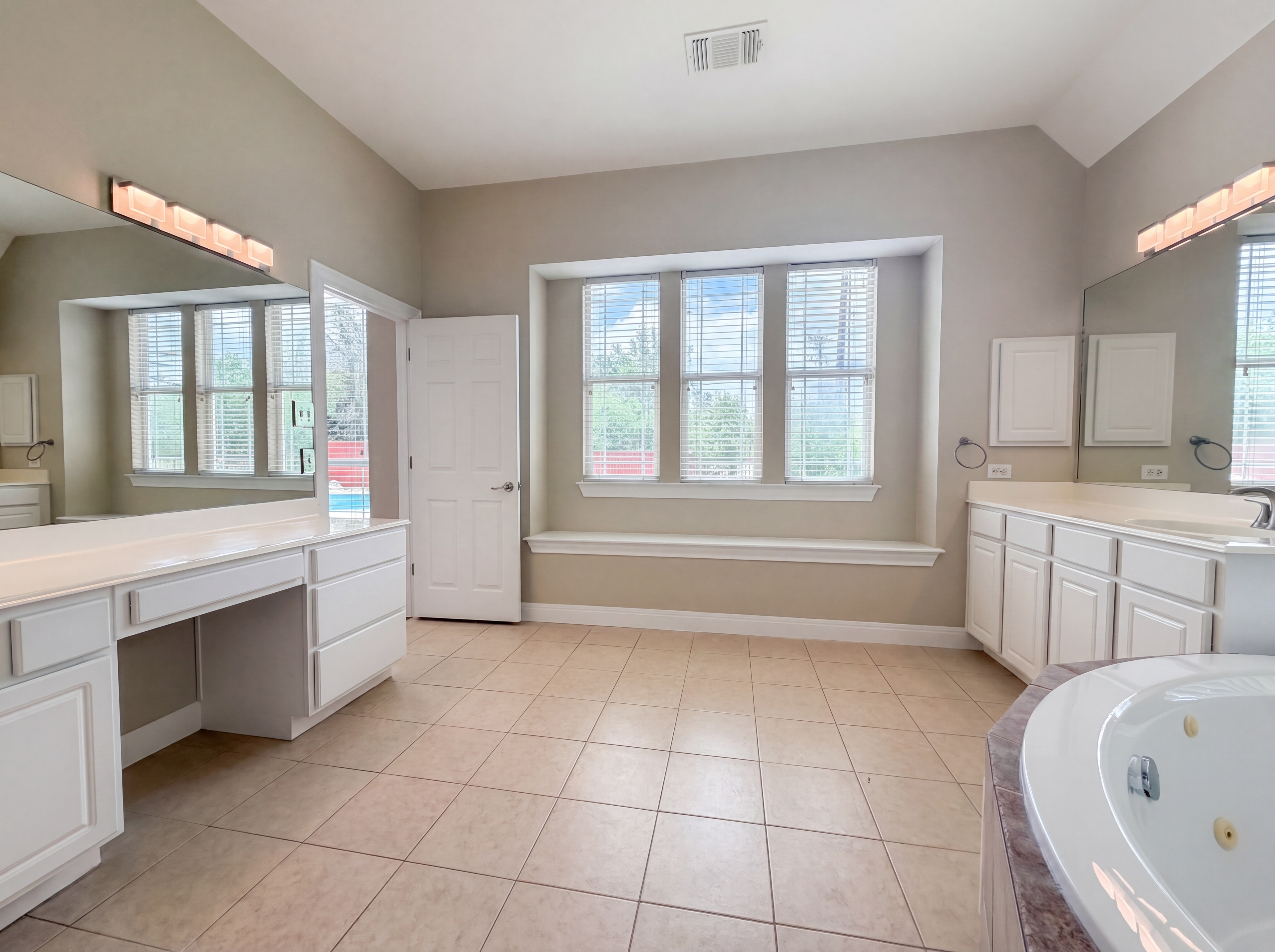 Photo 13 of 23 of 13419 Star Heights Dr, San Antonio, TX
