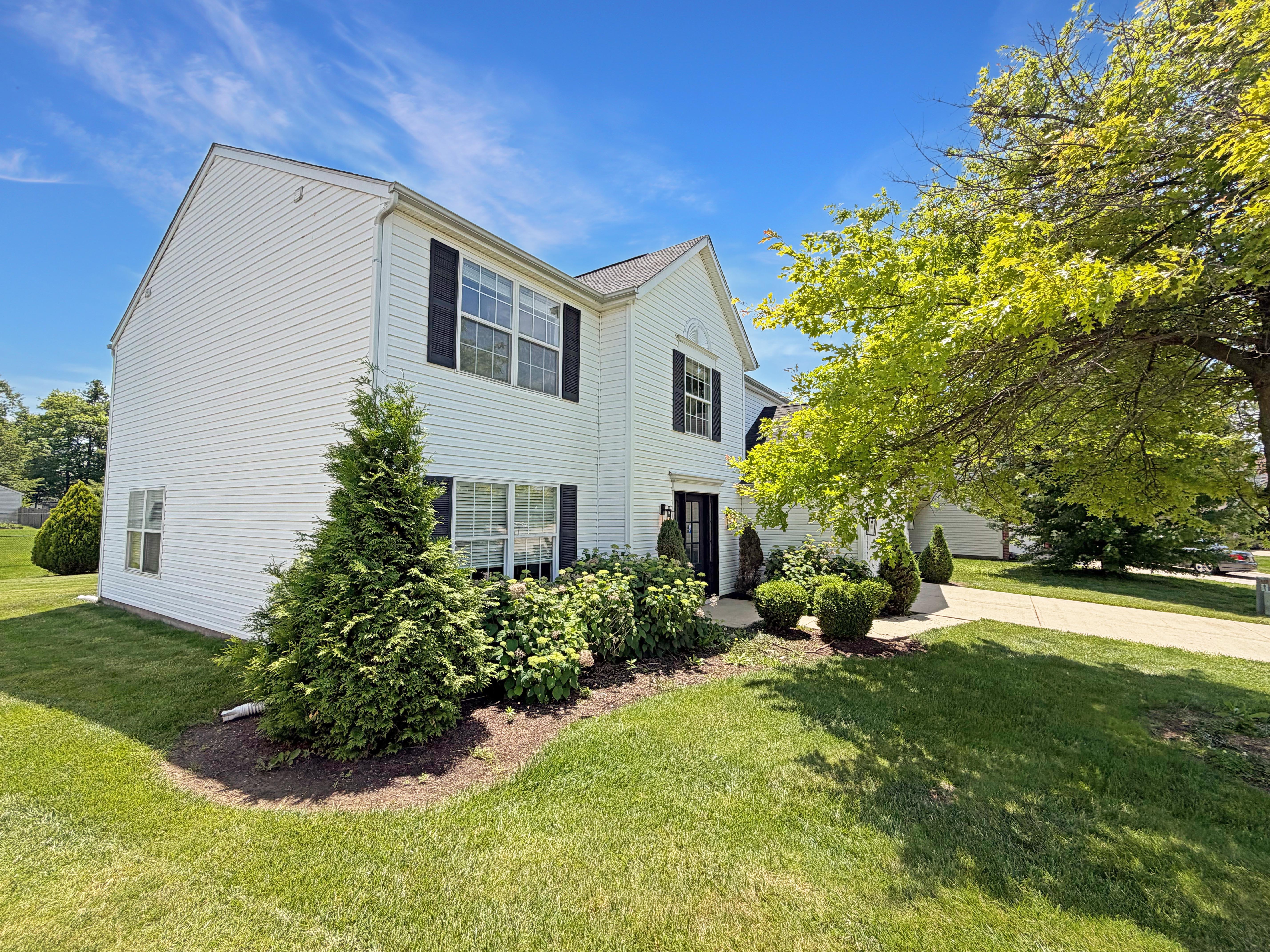 Photo 17 of 21 of 5259 Baysdon Cir, Indianapolis, IN