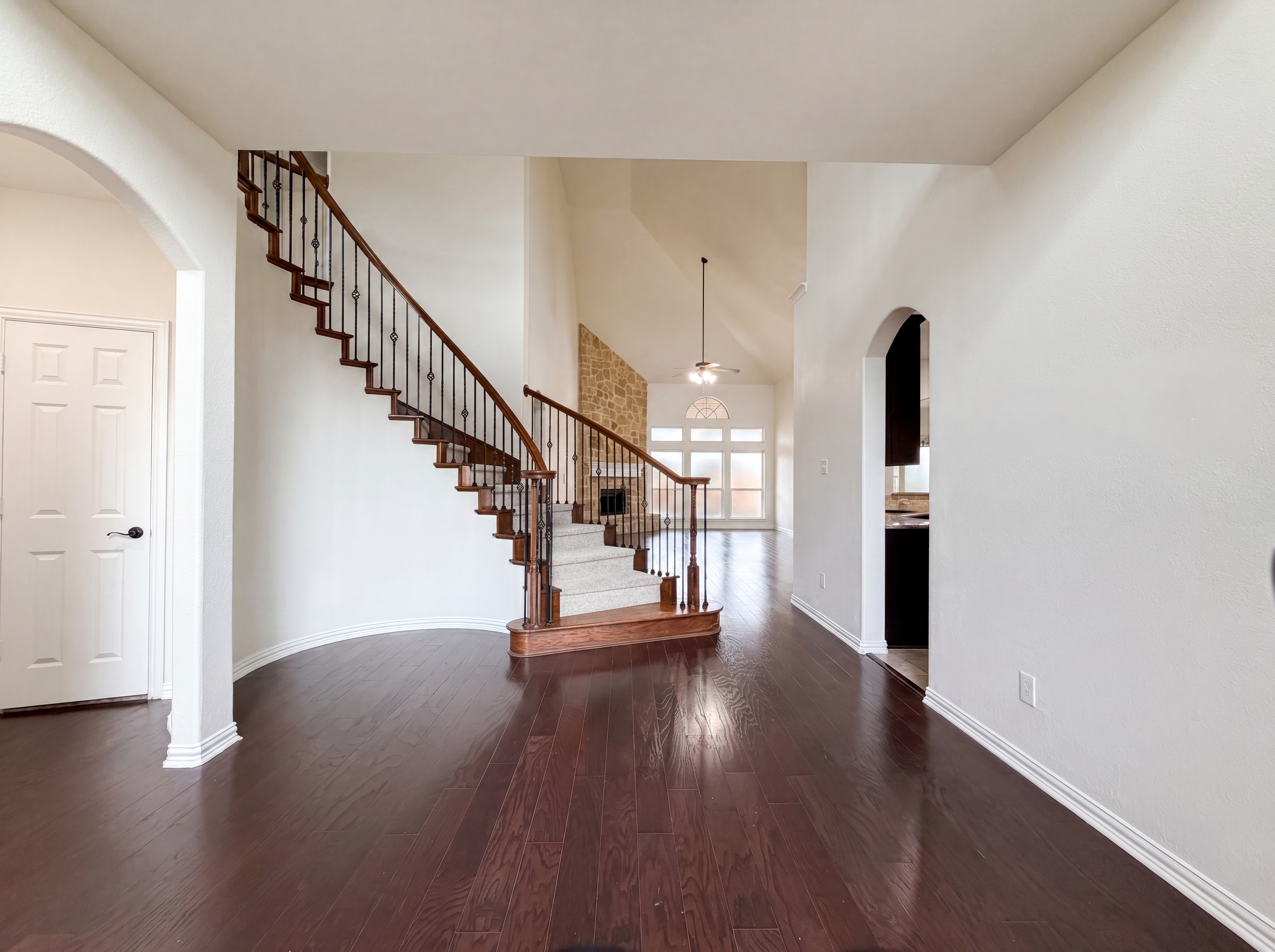 Photo 7 of 29 of 2948 Almansa, Grand Prairie, TX