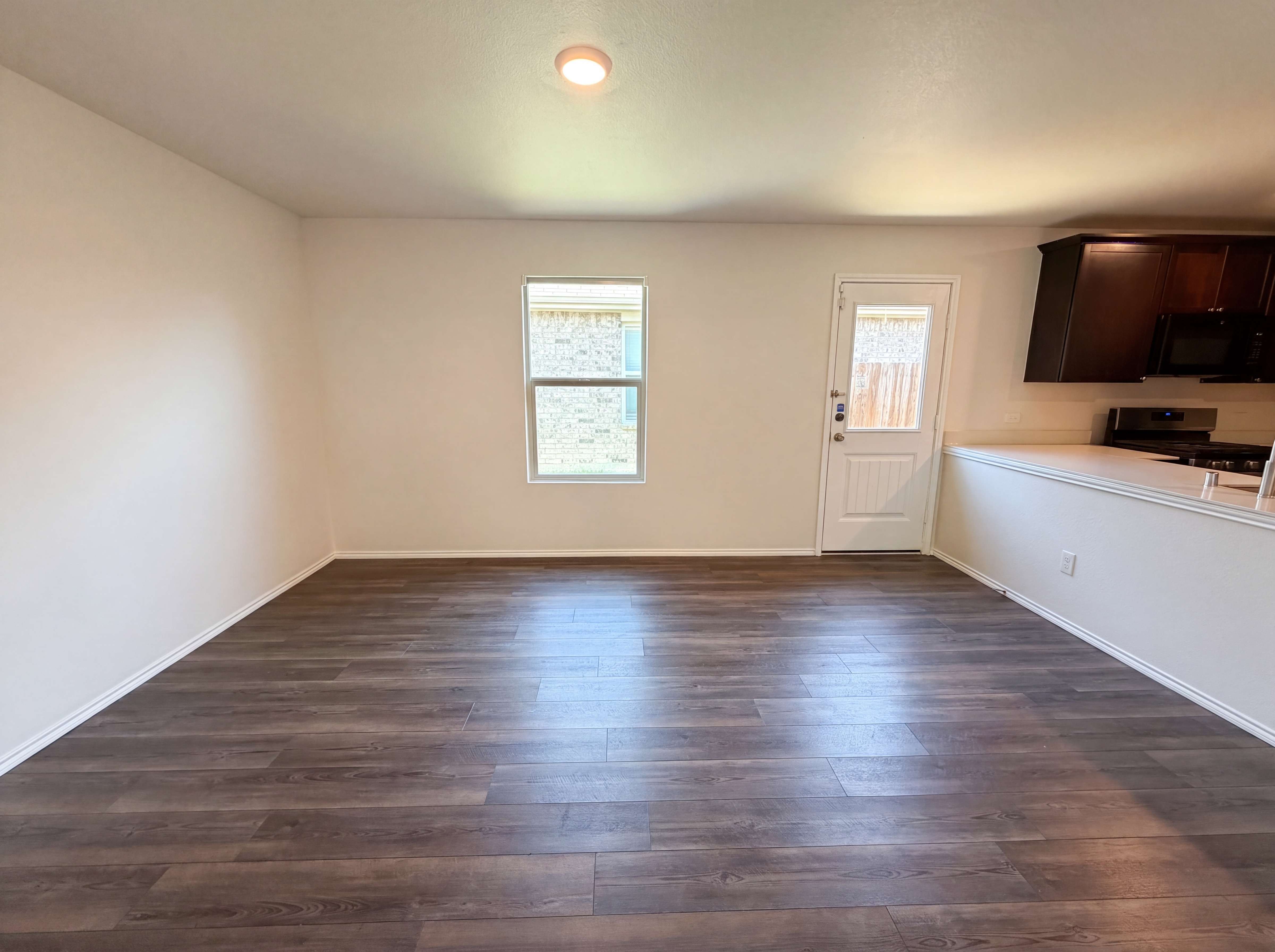 Photo 3 of 17 of 2214 Nightgrove Cir, Crandall, TX