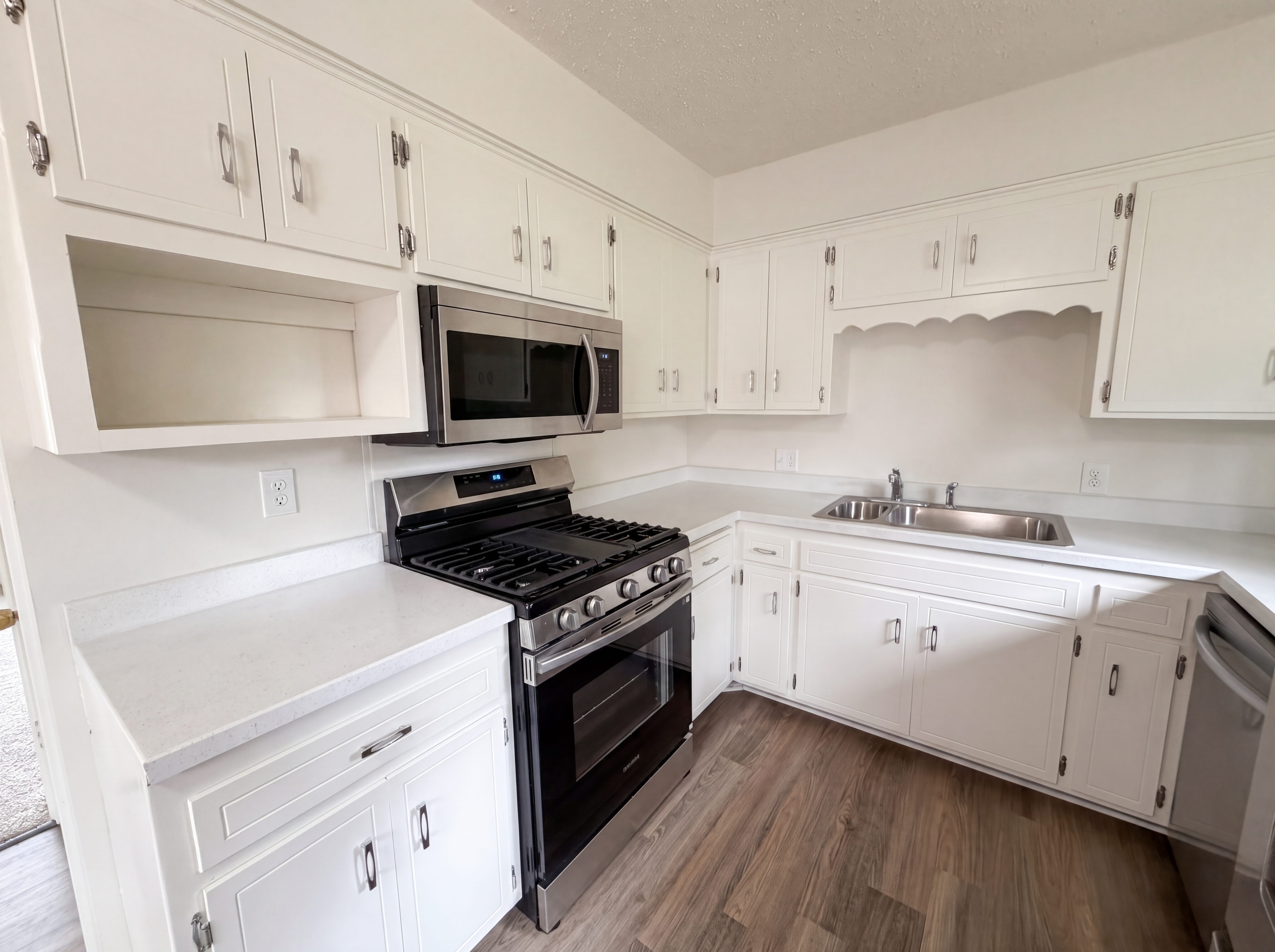 Photo 18 of 27 of 8615 Virginia Cir N, St. Louis Park, MN