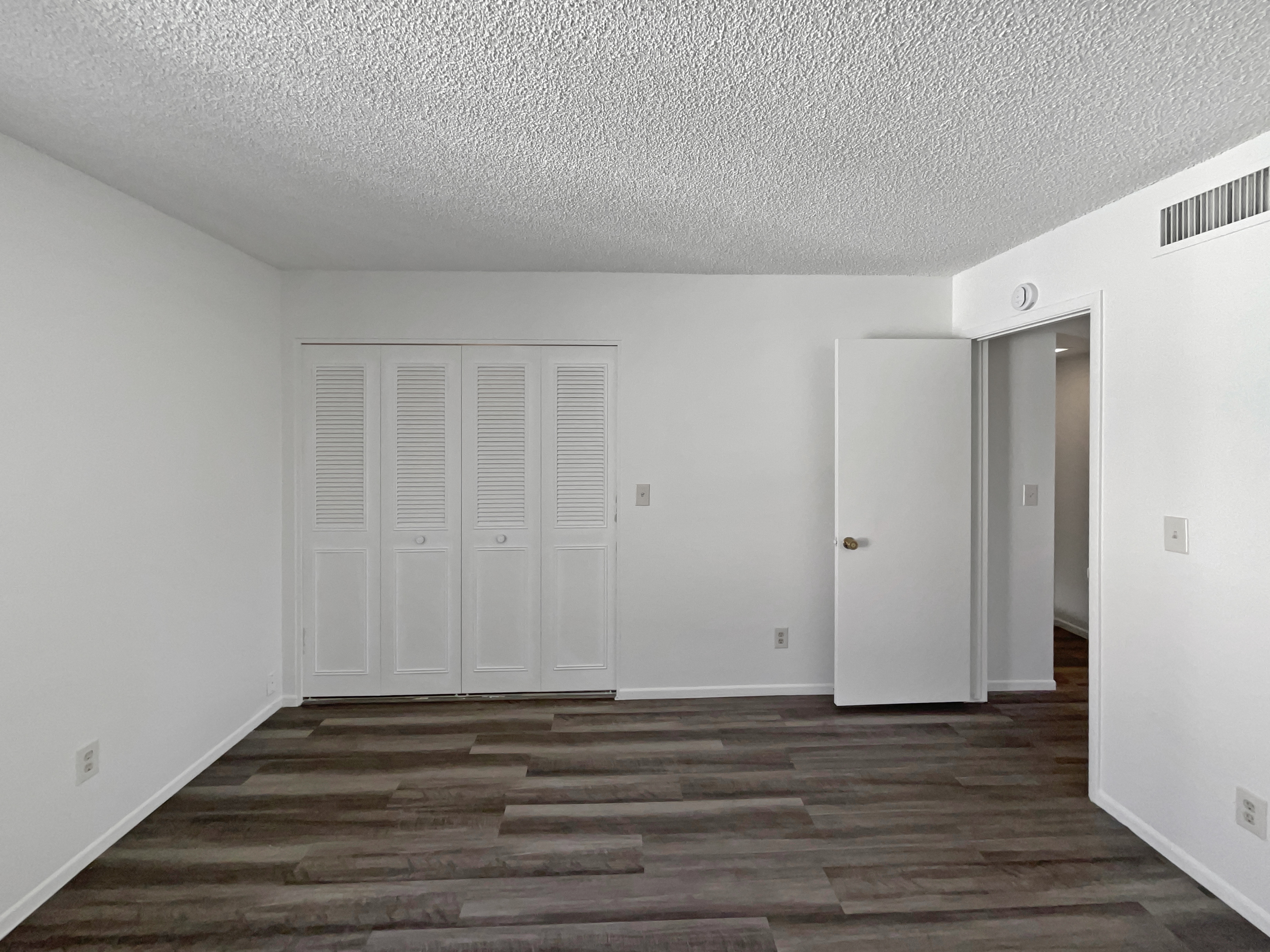 Photo 3 of 18 of 5315 N 18th St, Phoenix, AZ