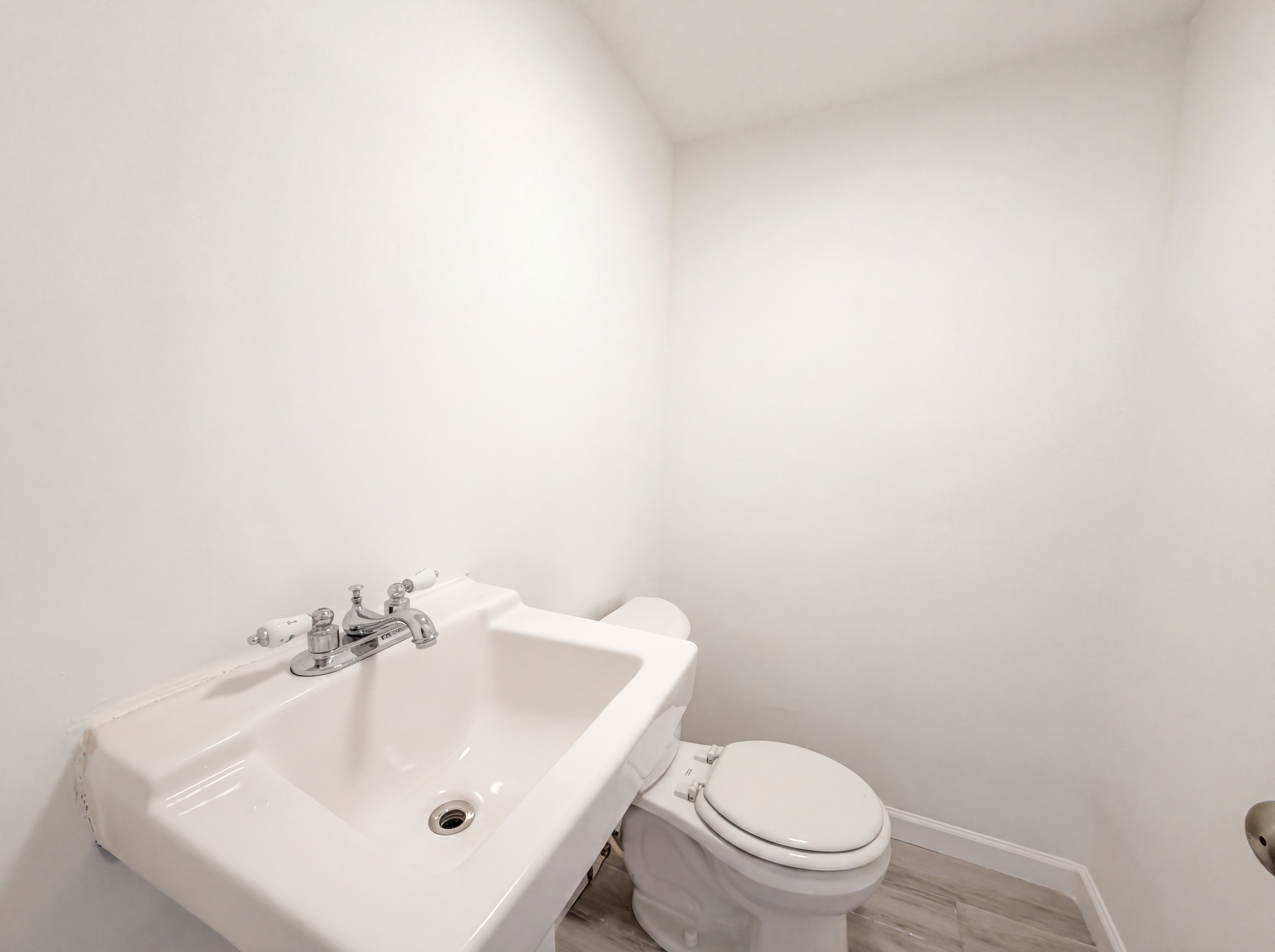 Photo 10 of 16 of 1010 Buckhurst Dr, Atlanta, GA