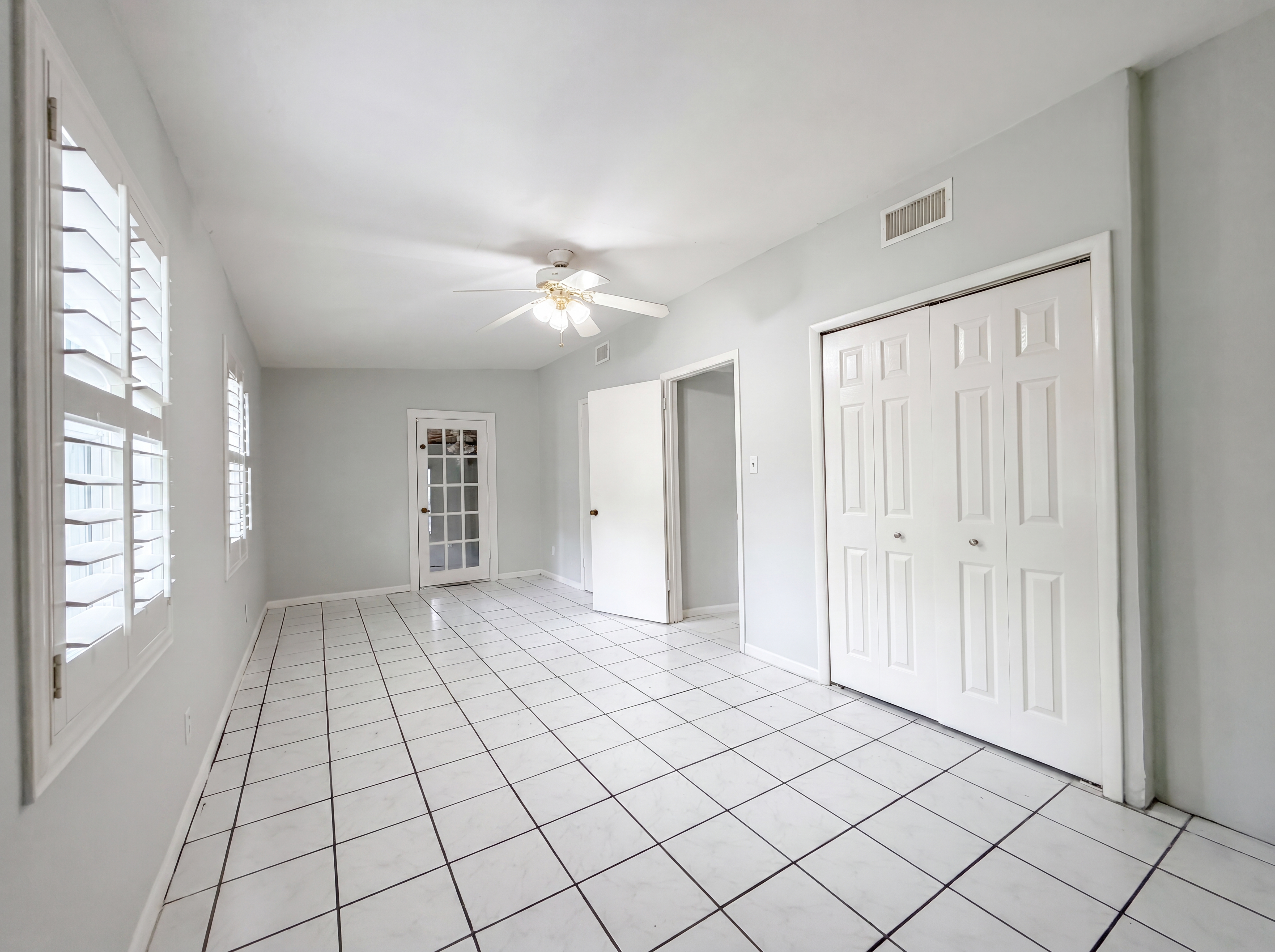 Photo 12 of 23 of 5655 Kimbrell Dr S, Jacksonville, FL