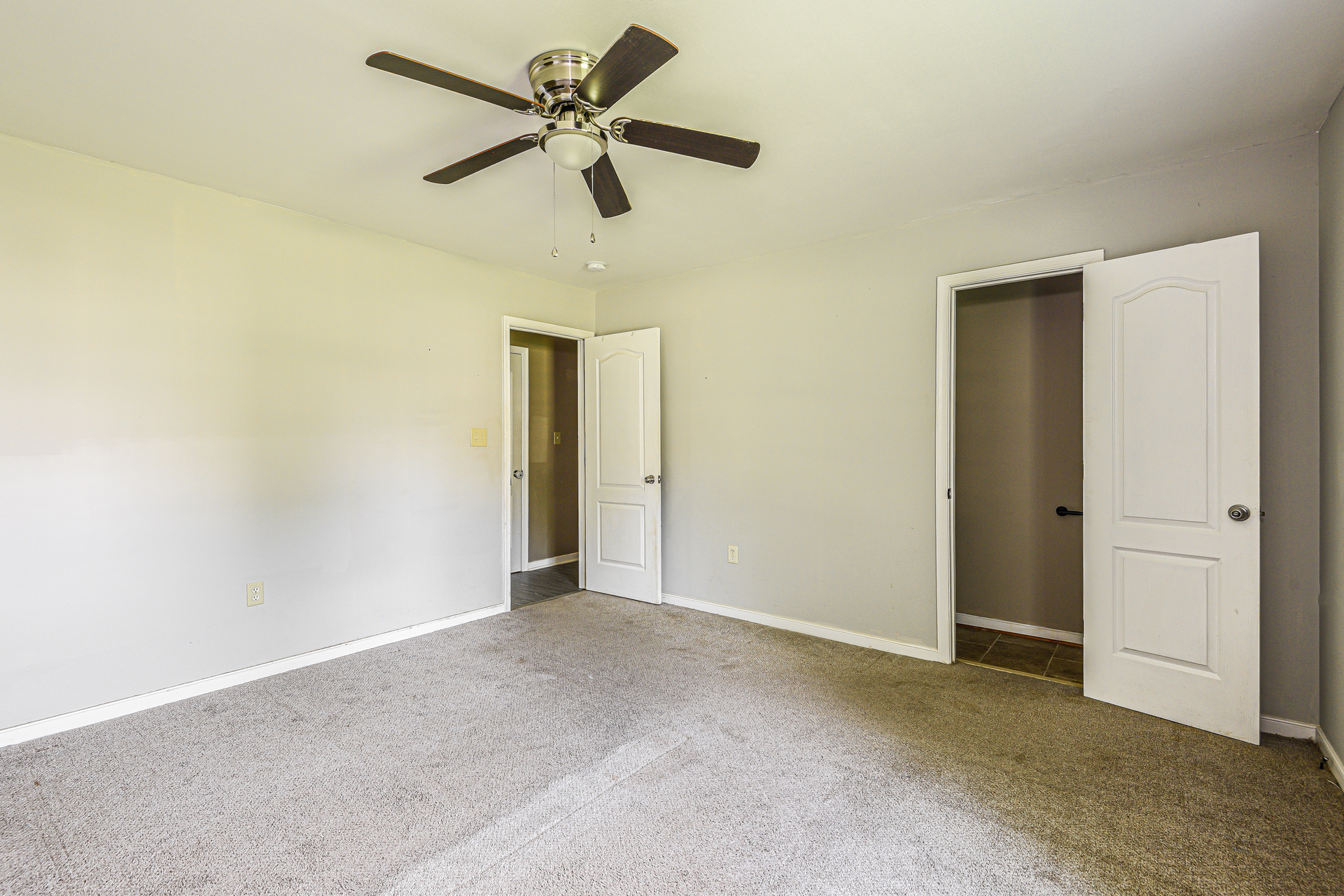 Photo 16 of 21 of 825 Nottoway Ave, Blackstone, VA