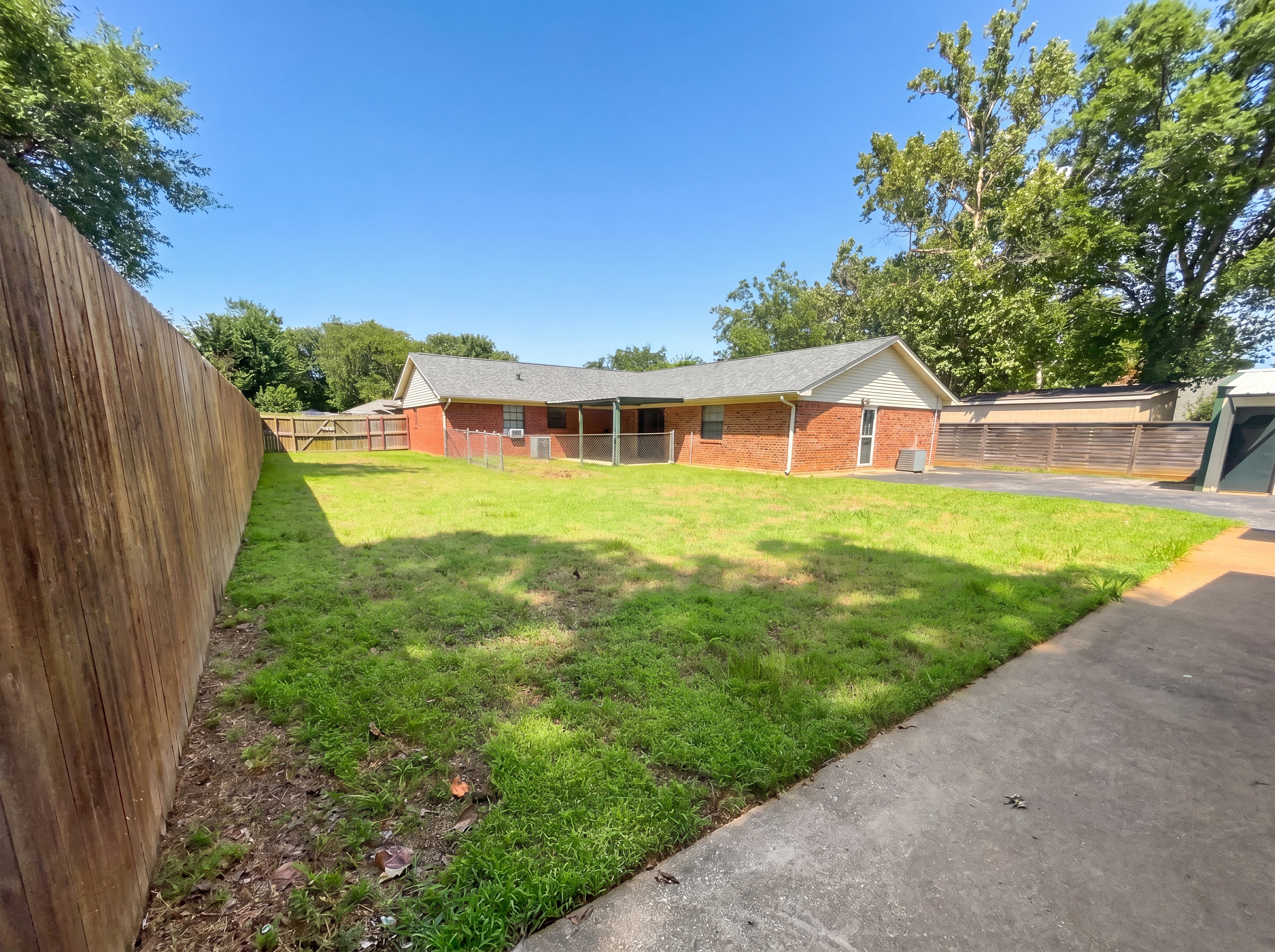 Photo 5 of 24 of 308 N Todd St, Bullard, TX