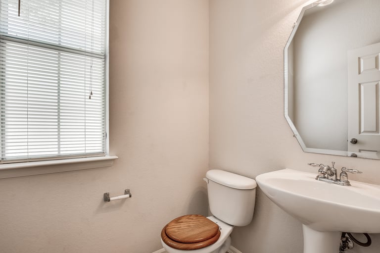 Photo 12 of 29 - 184 Leonard St, Lewisville, TX 75057