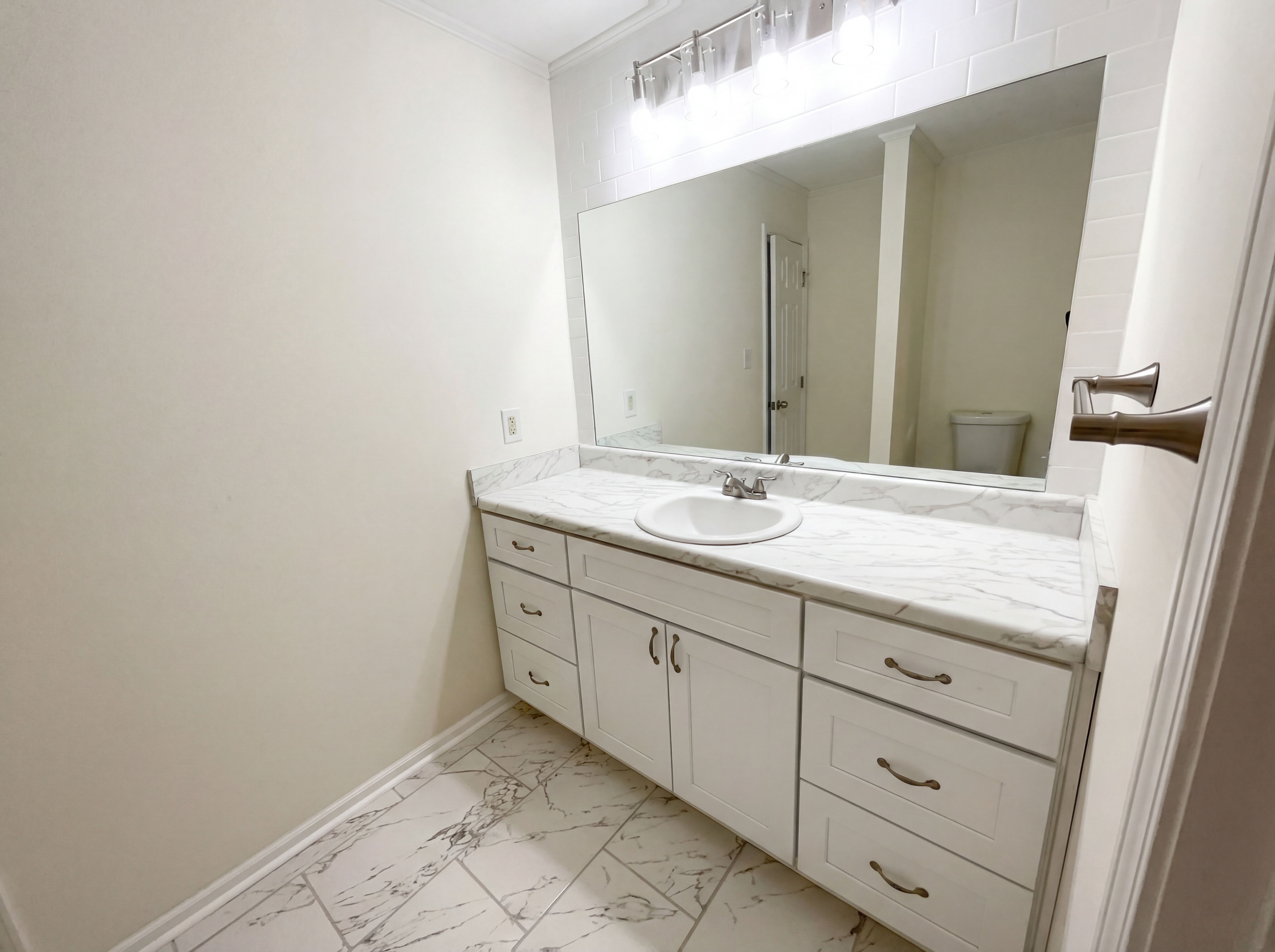 Photo 13 of 19 of 167 Bridgewood Dr SE, Conyers, GA