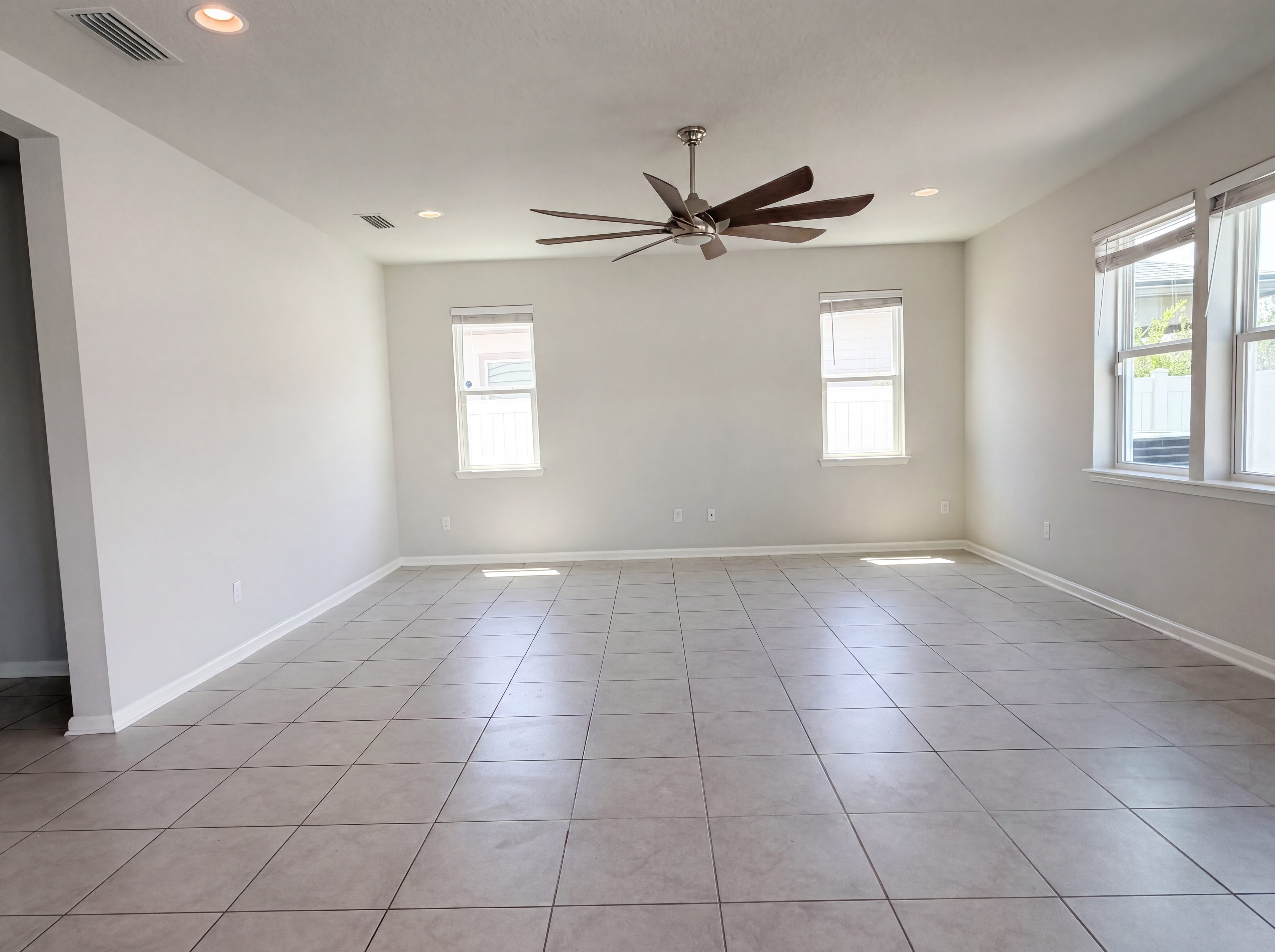 Photo 10 of 25 of 95443 Woodbridge Pkwy, Fernandina Beach, FL