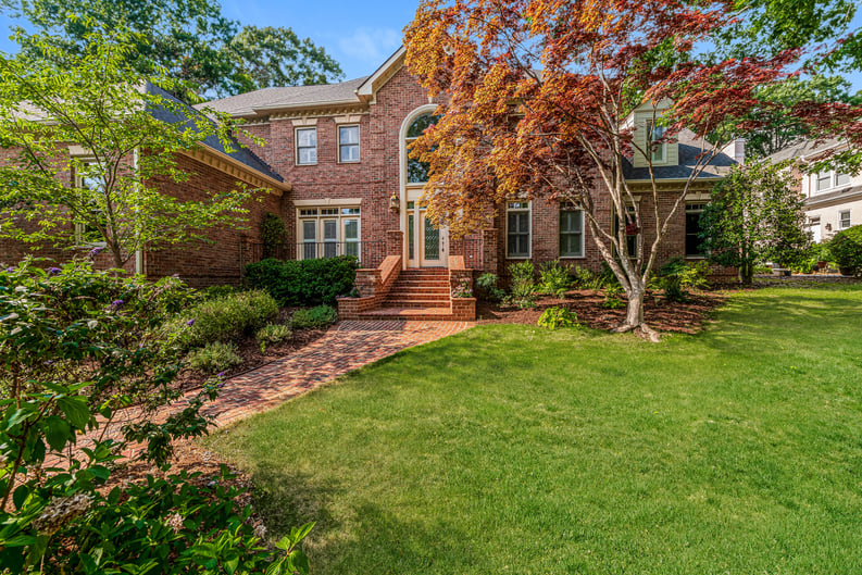 Property photo 1 of 302 Versailles Dr