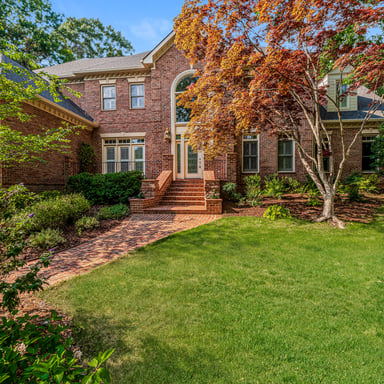 Property photo 1 of 302 Versailles Dr