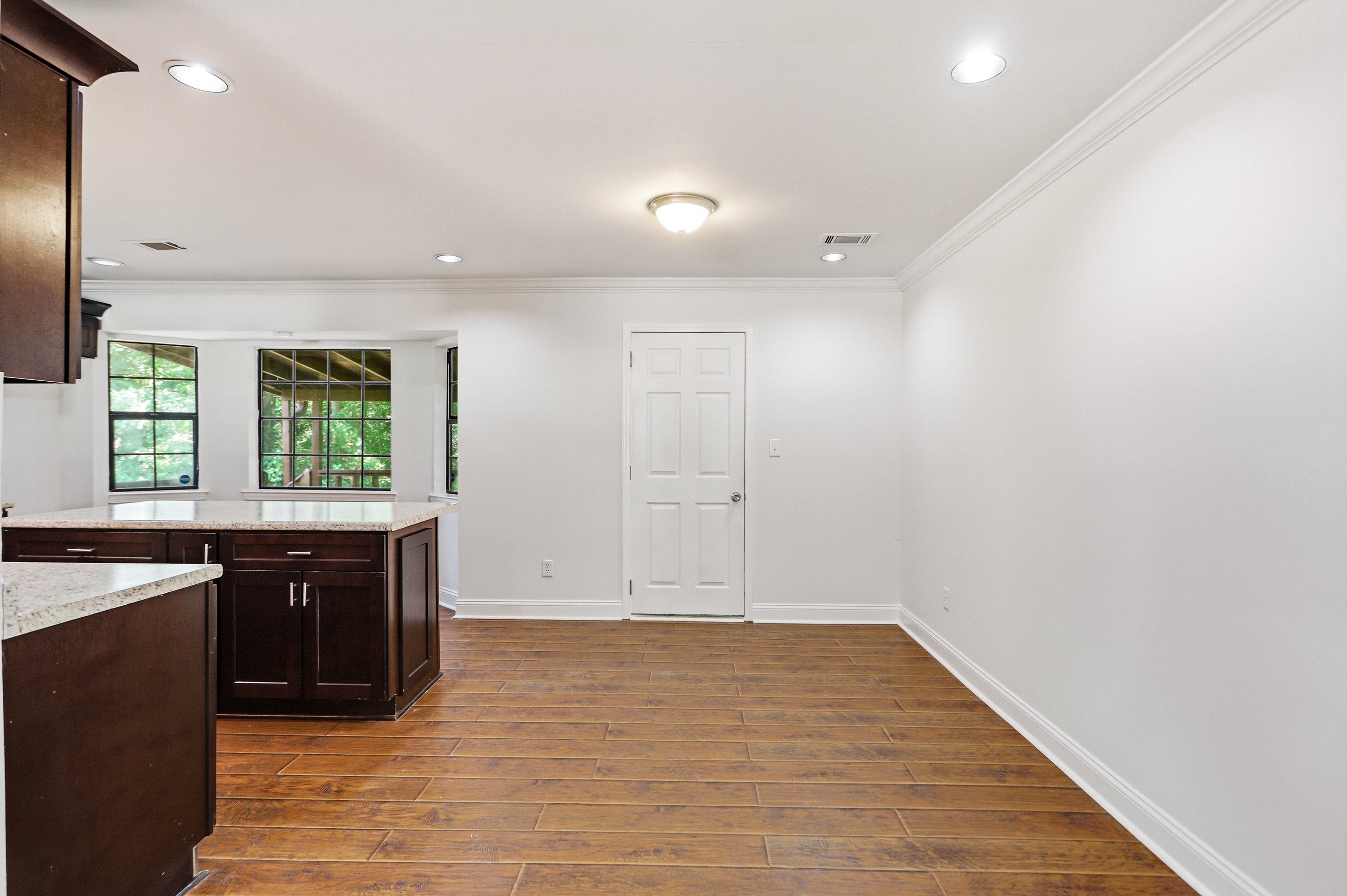 Photo 9 of 27 of 3772 Charlotte Dr, Rex, GA
