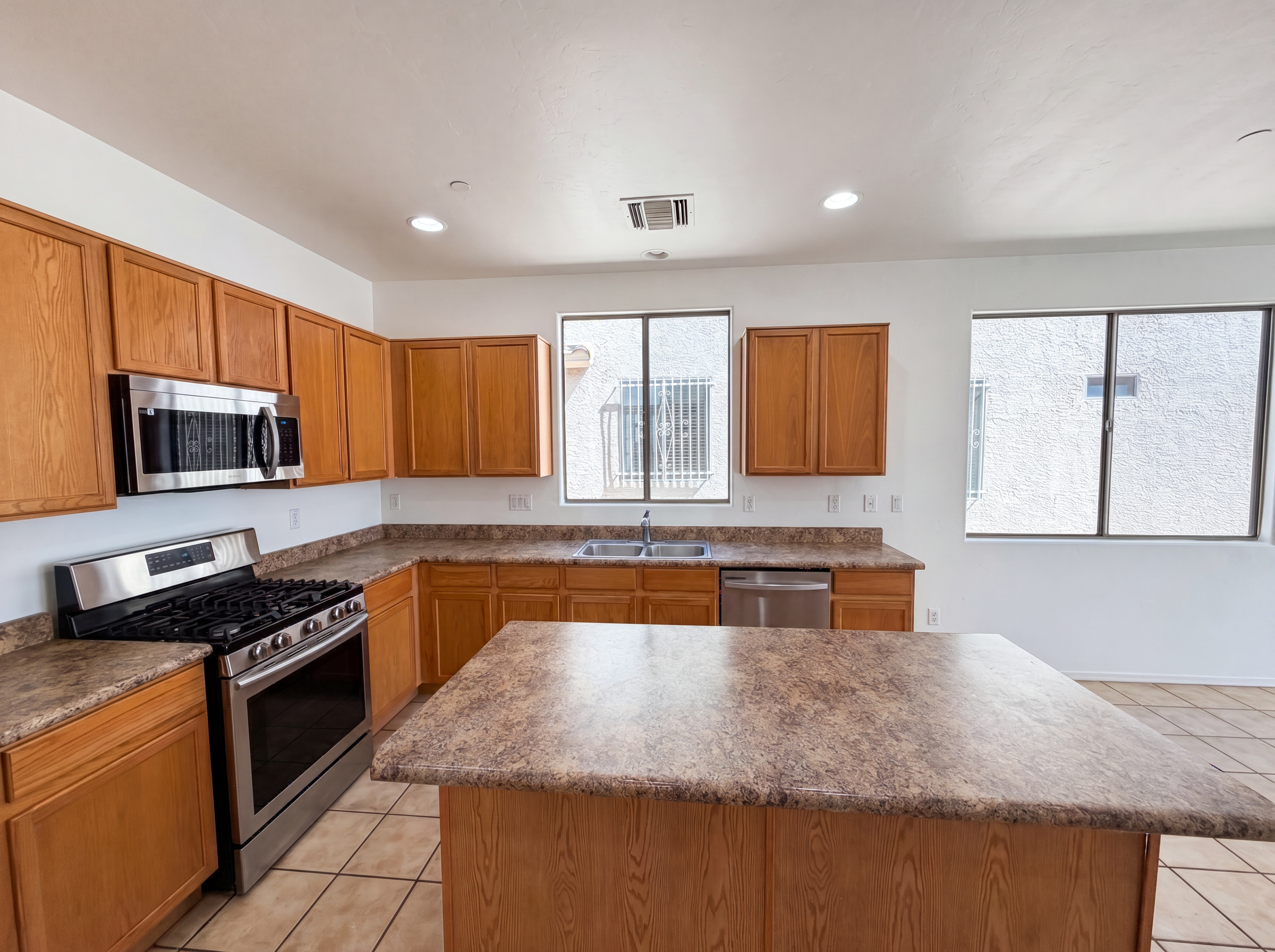 Photo 6 of 28 of 7143 S Valley Stream Dr, Tucson, AZ