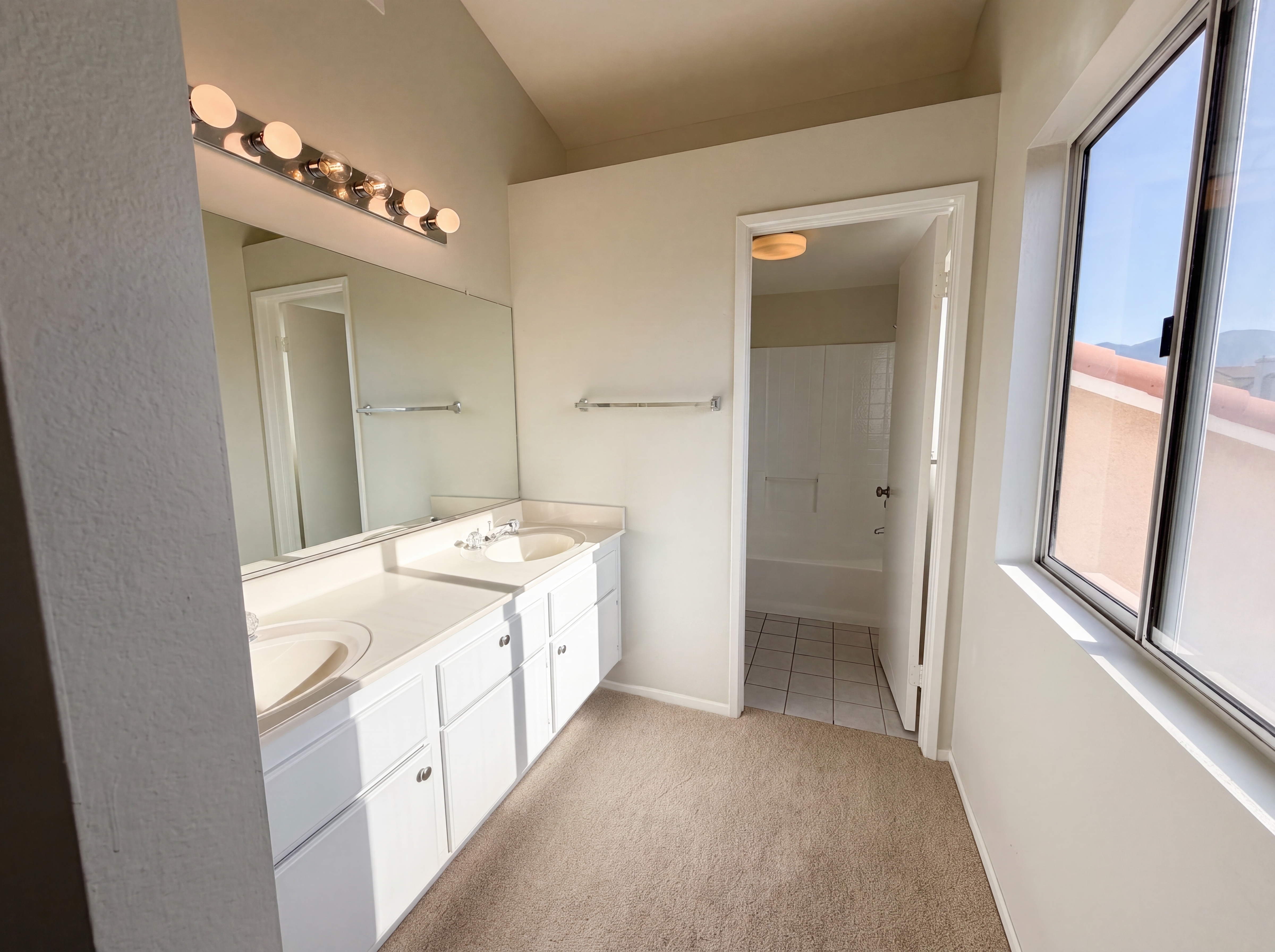 Photo 19 of 23 of 2565 W Fairview Dr, Rialto, CA