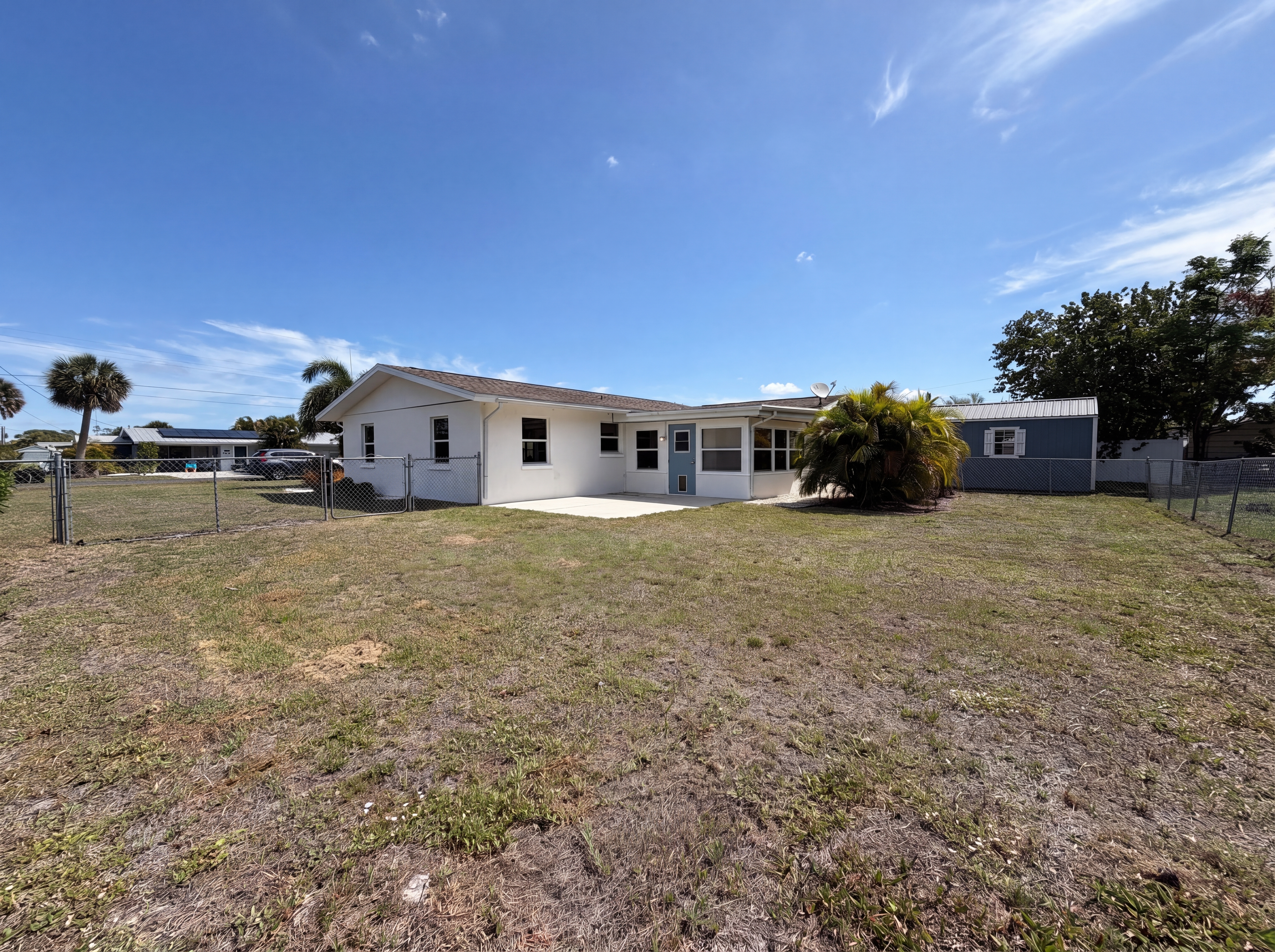 Photo 5 of 28 of 829 E 4th St, Englewood, FL
