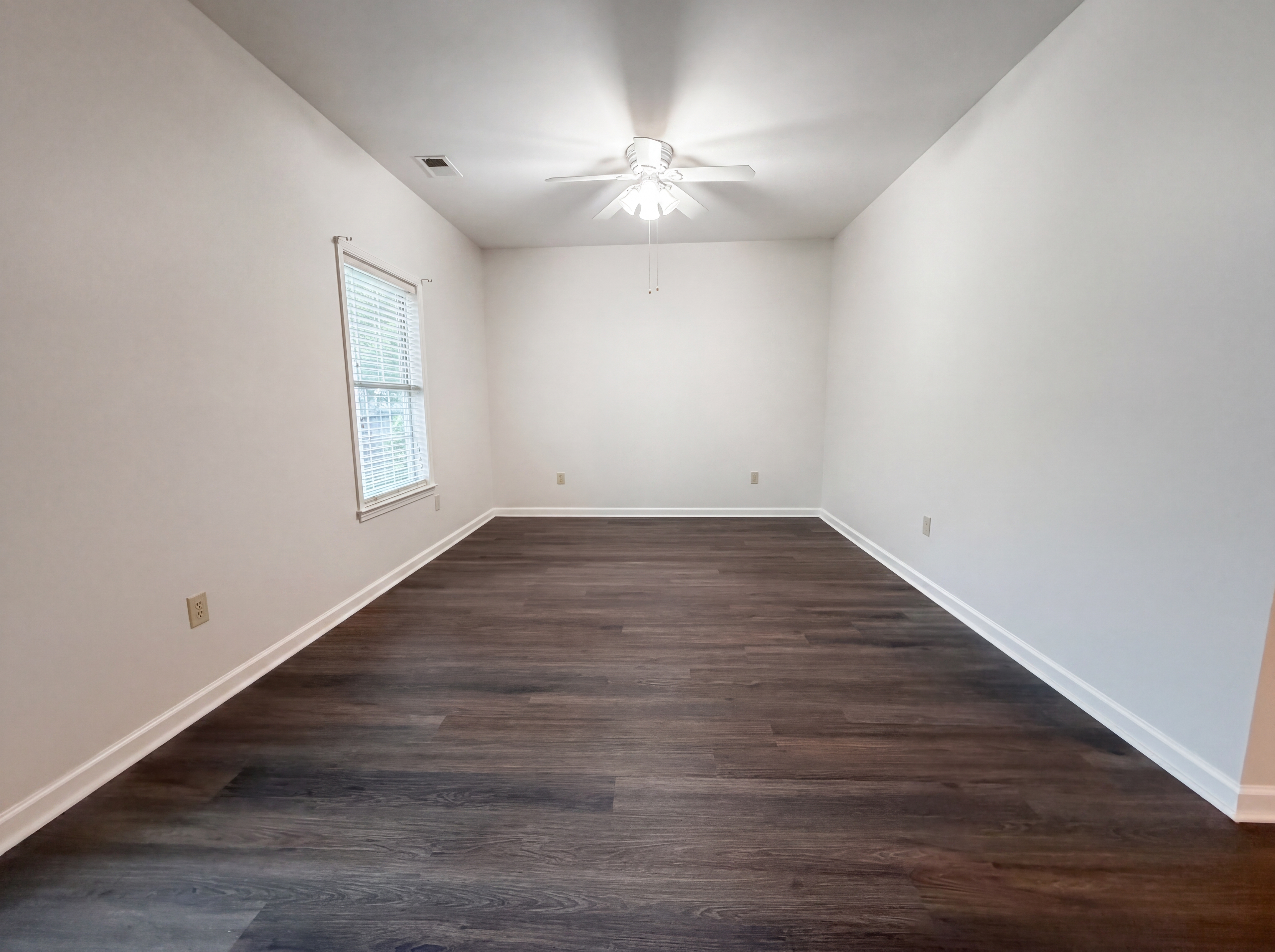 Photo 13 of 20 of 101 Cambridge Pointe Dr, Alabaster, AL