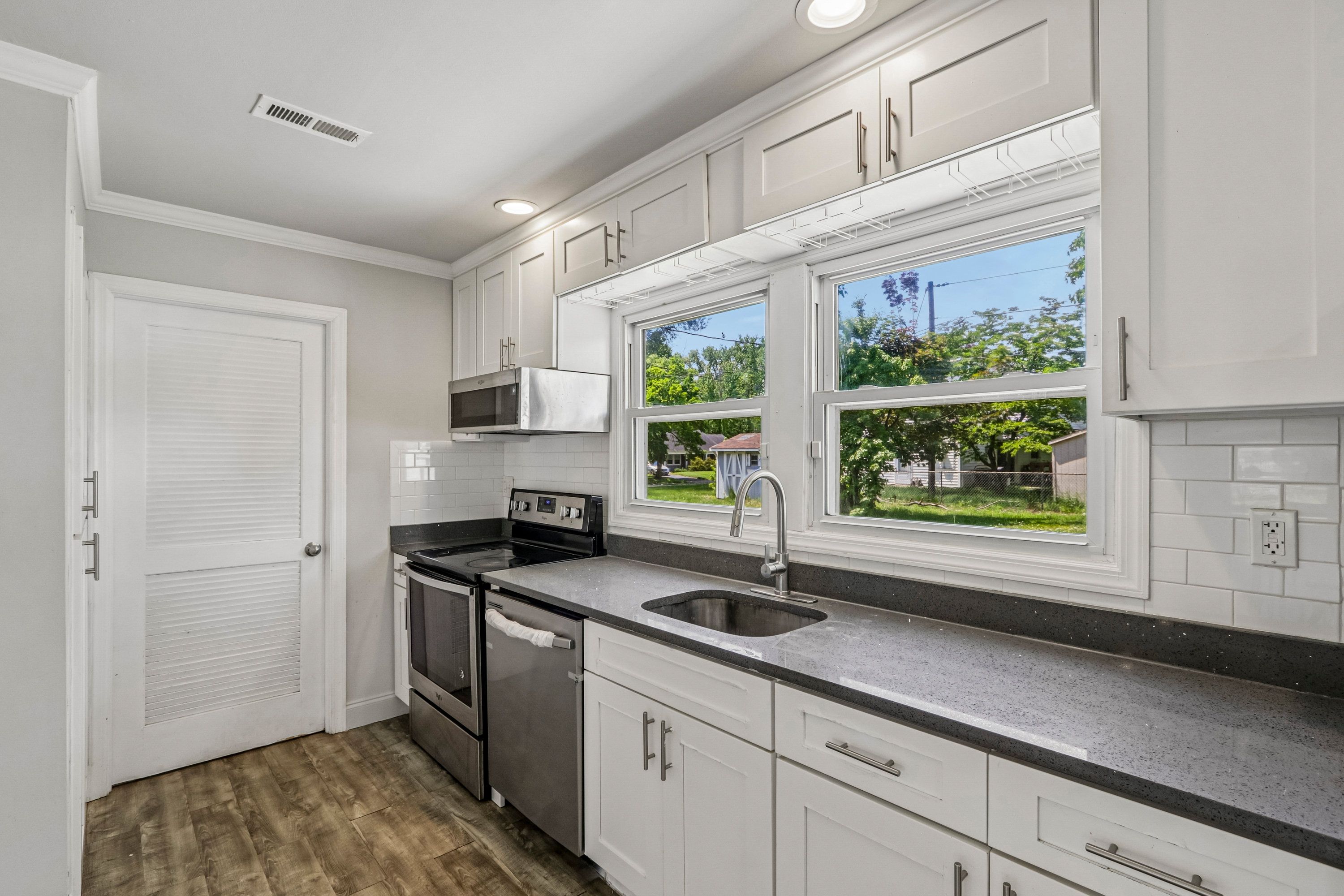 Photo 19 of 36 of 6 Newport Ln, Willingboro, NJ