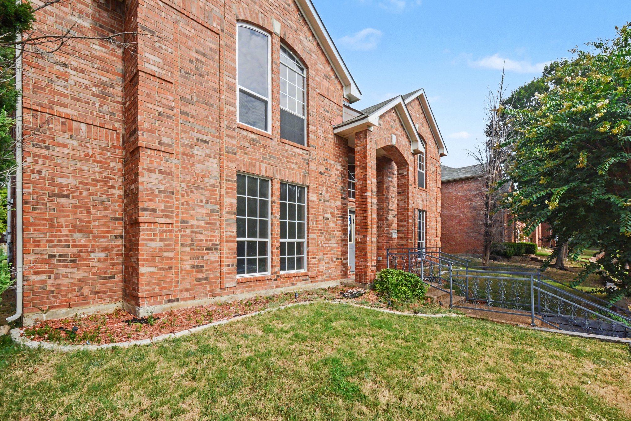 Photo 25 of 50 of 2406 Manchester Dr, Carrollton, TX