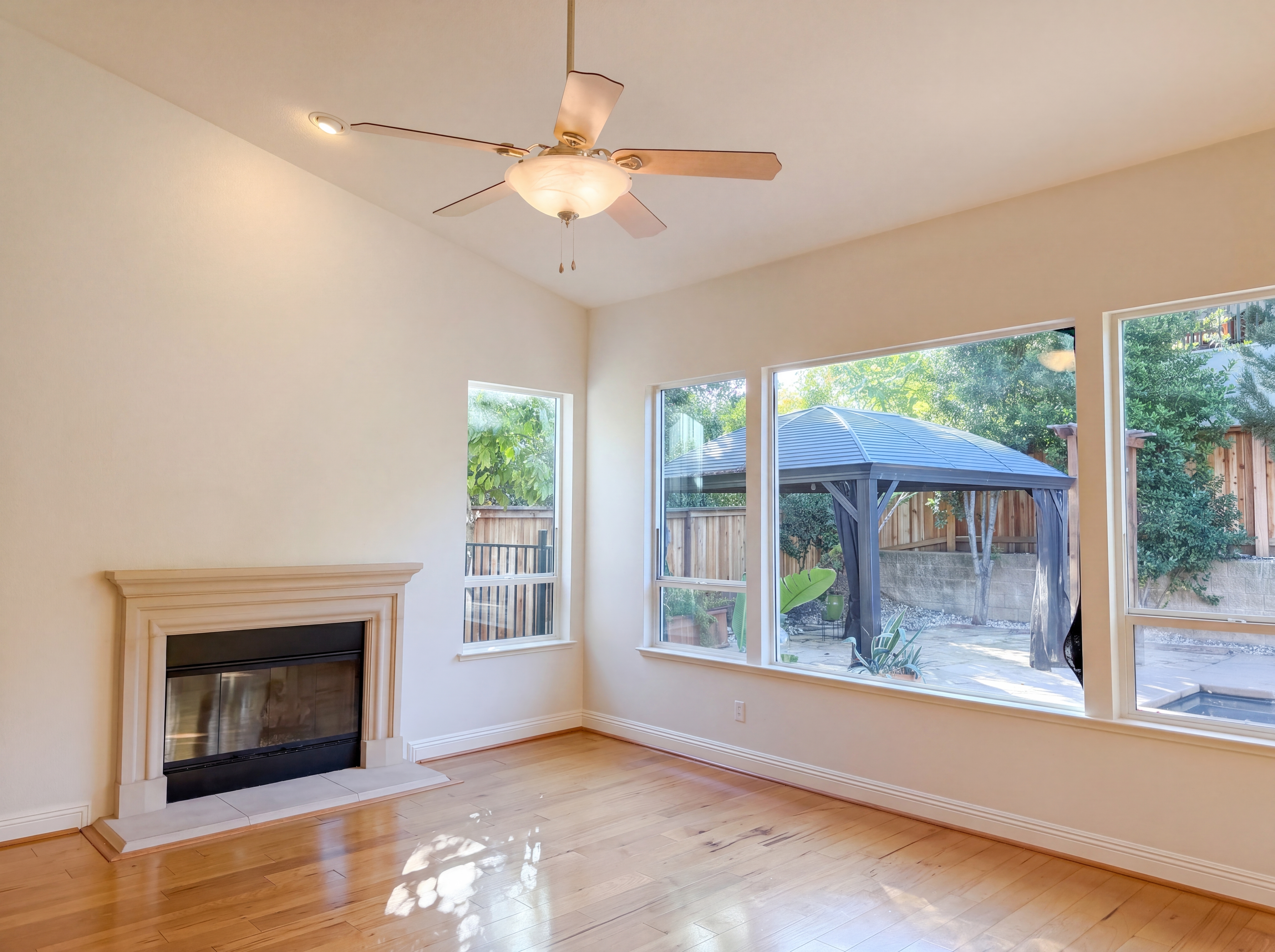 Photo 3 of 51 of 1401 Grey Owl Cir, Roseville, CA