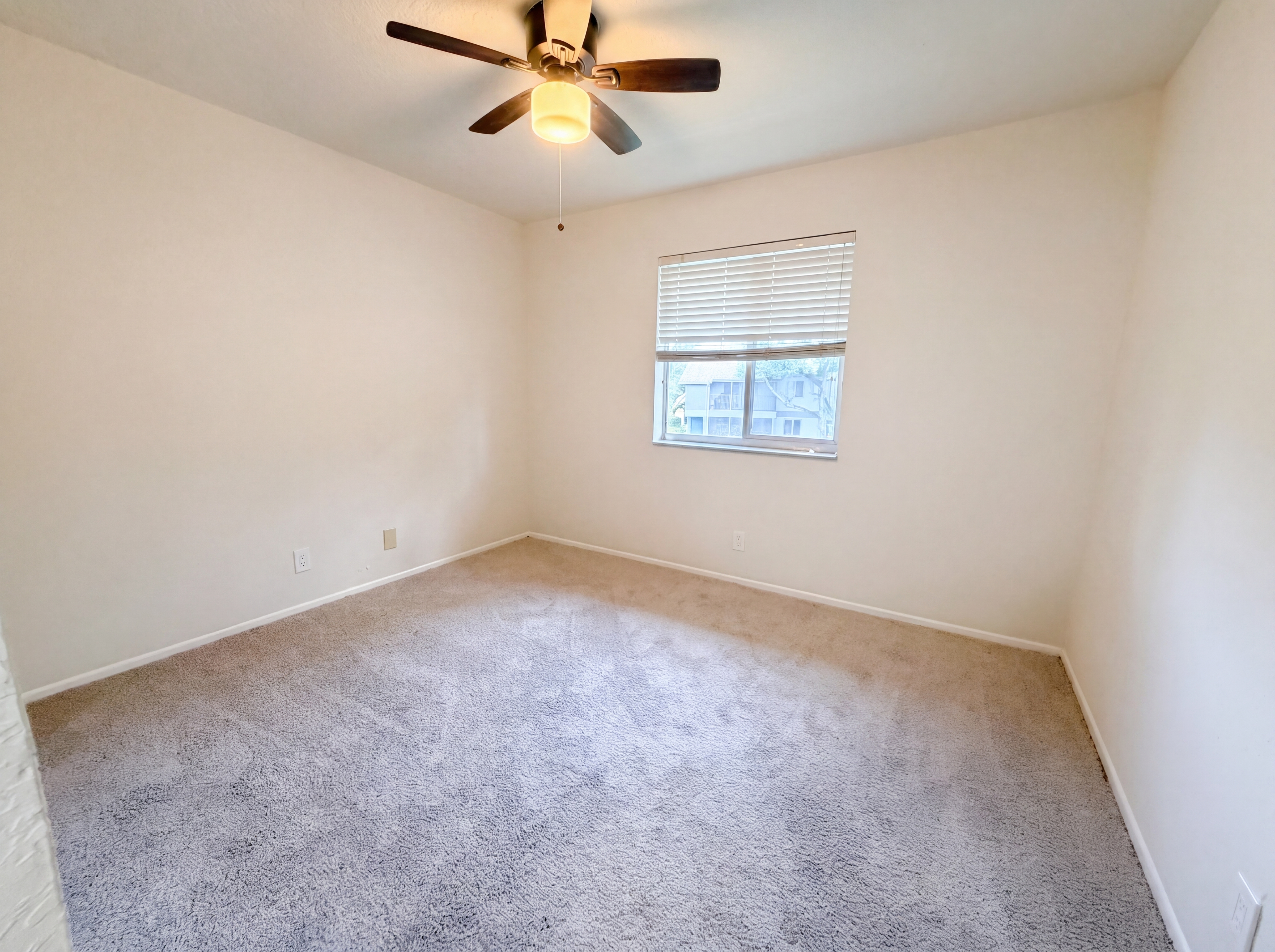 Photo 4 of 18 of 2737 S Oakland Forest Dr, Oakland Park, FL