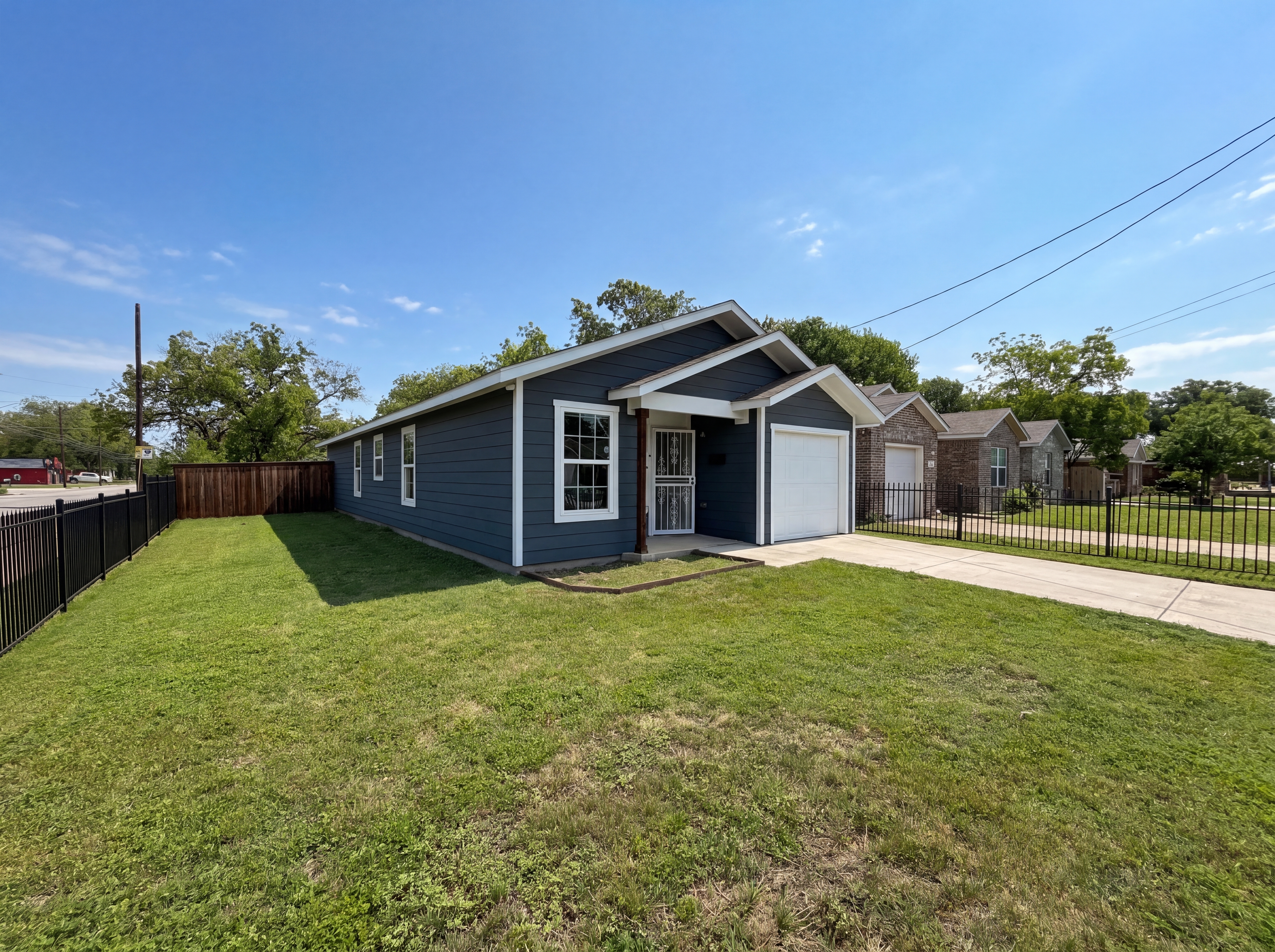 Photo 15 of 16 of 1739 McBroom St, Dallas, TX