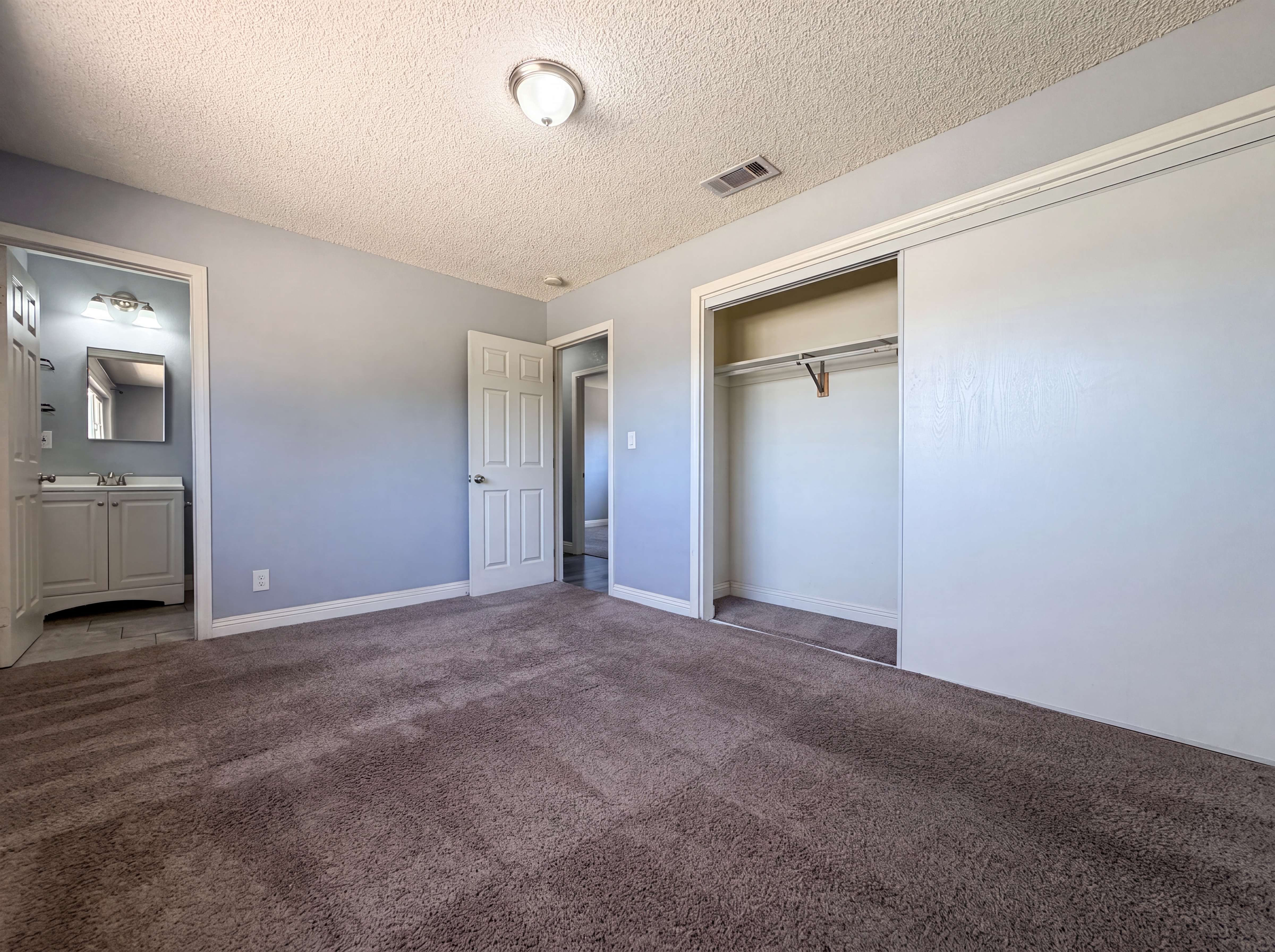 Photo 4 of 24 of 15929 La Verida Dr, Victorville, CA